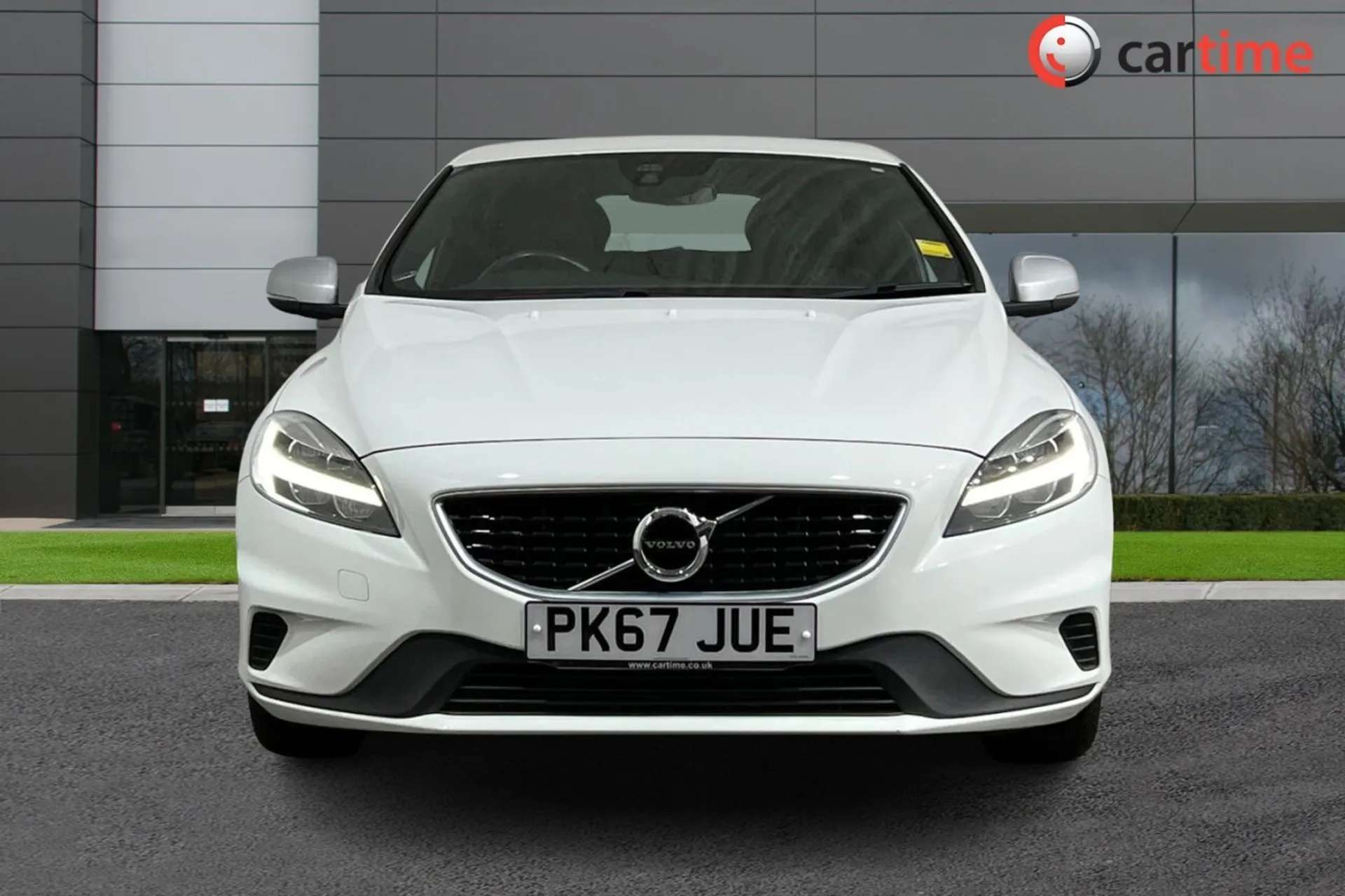 2017 VOLVO V40 2017 VOLVO V40