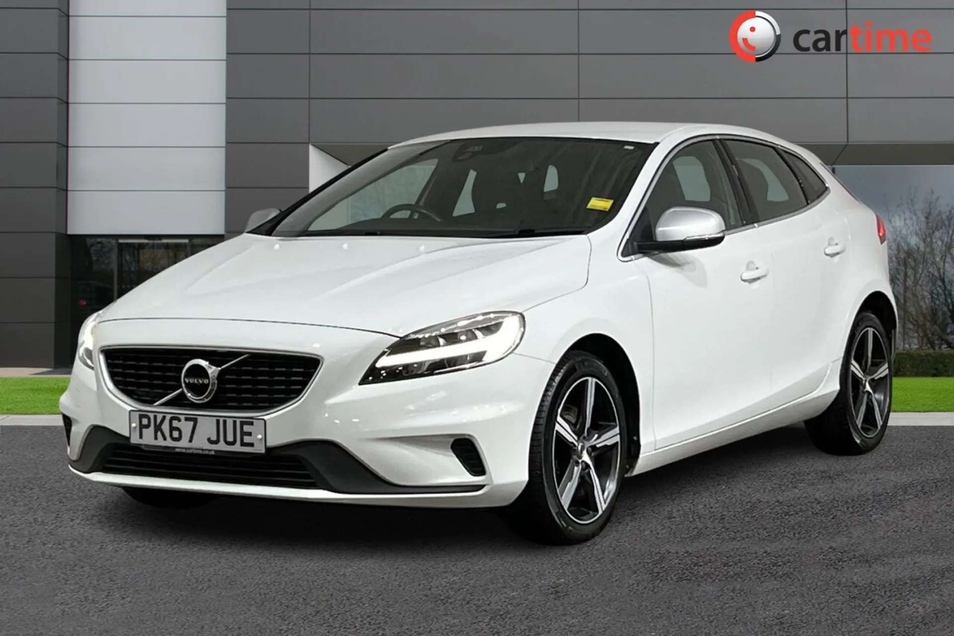 2017 VOLVO V40 2017 VOLVO V40
