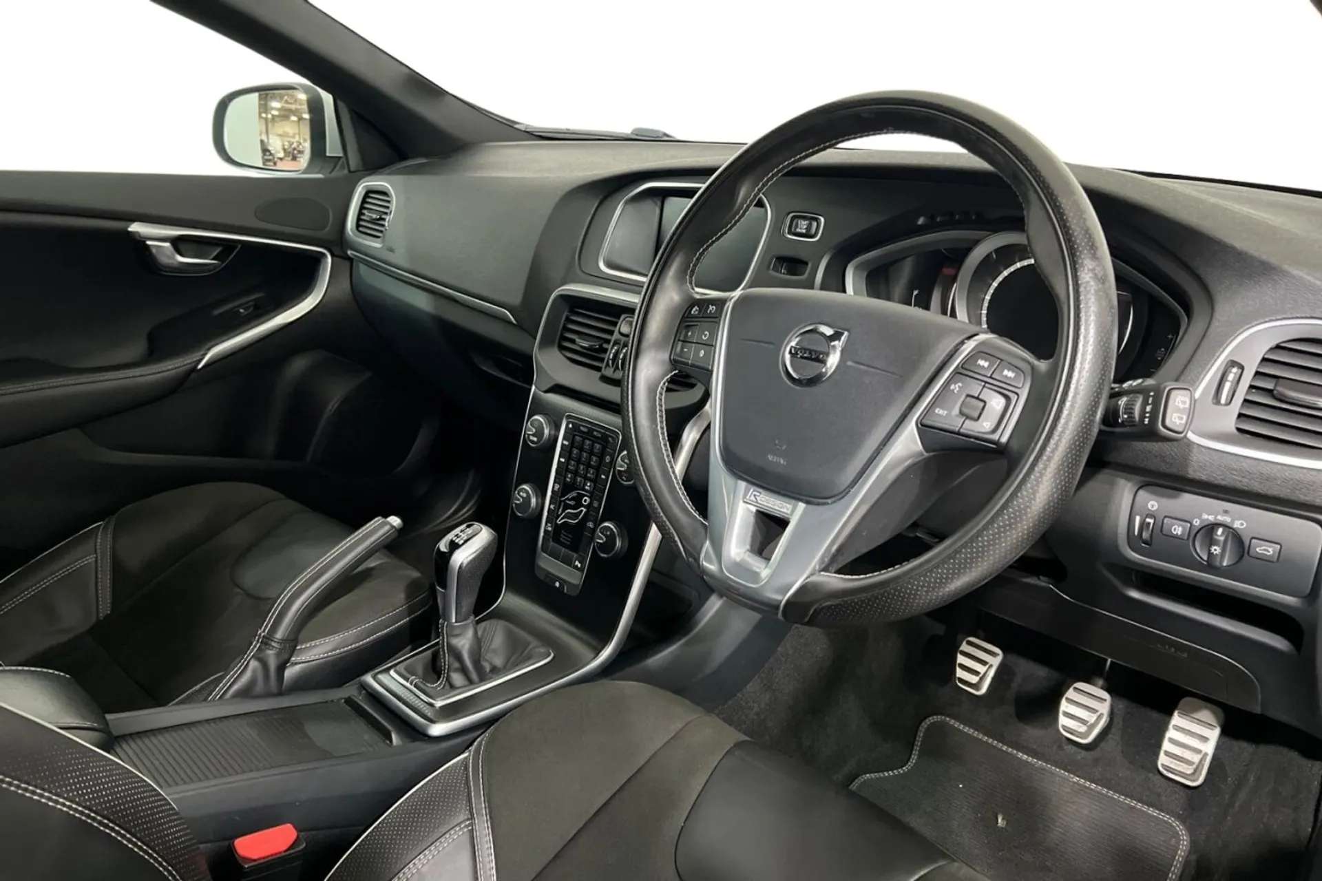 2017 VOLVO V40 2017 VOLVO V40