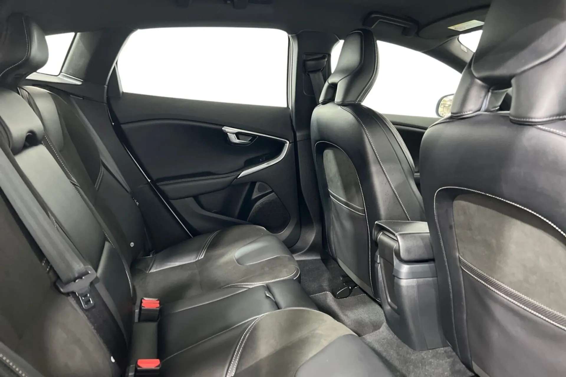 2017 VOLVO V40 2017 VOLVO V40