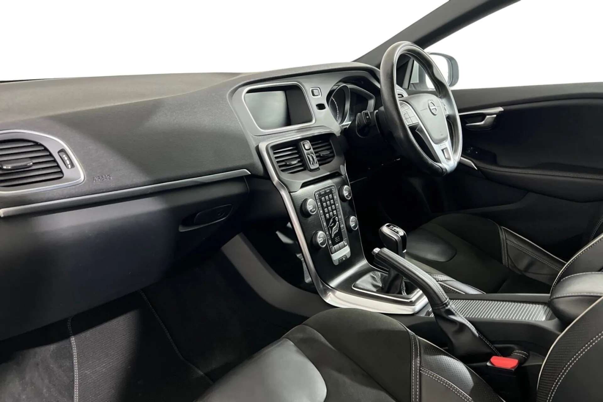 2017 VOLVO V40 2017 VOLVO V40