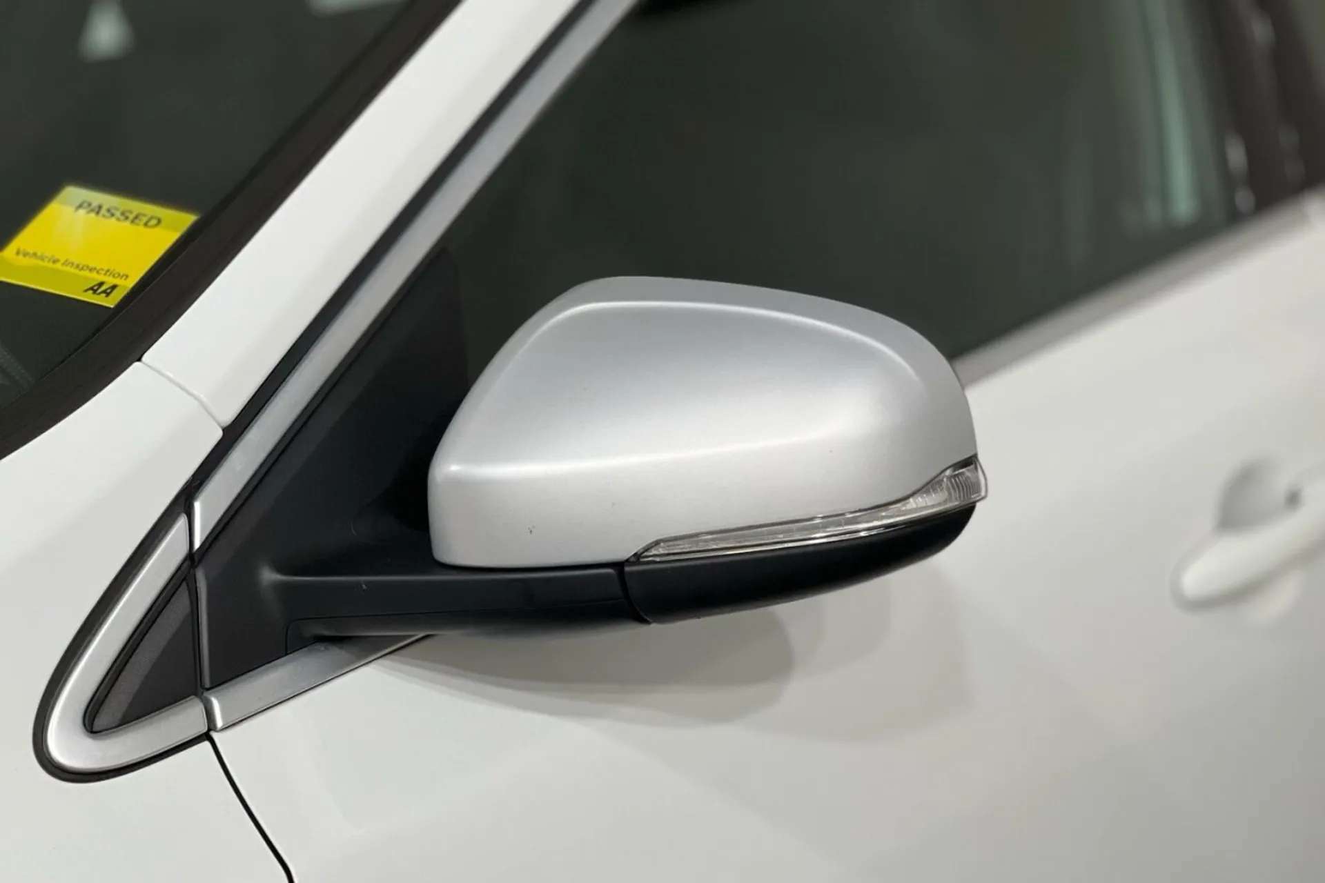 2017 VOLVO V40 2017 VOLVO V40