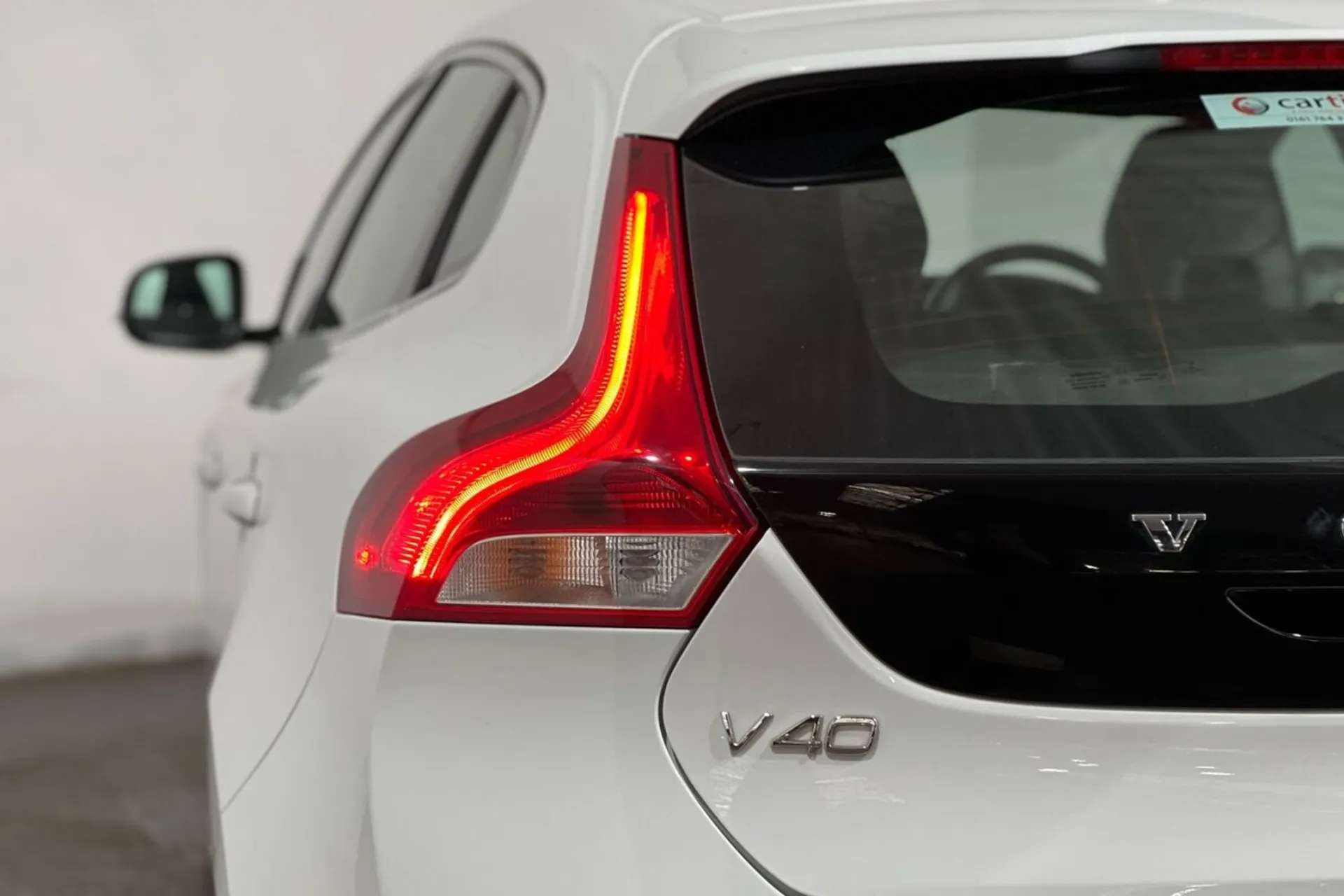 2017 VOLVO V40 2017 VOLVO V40