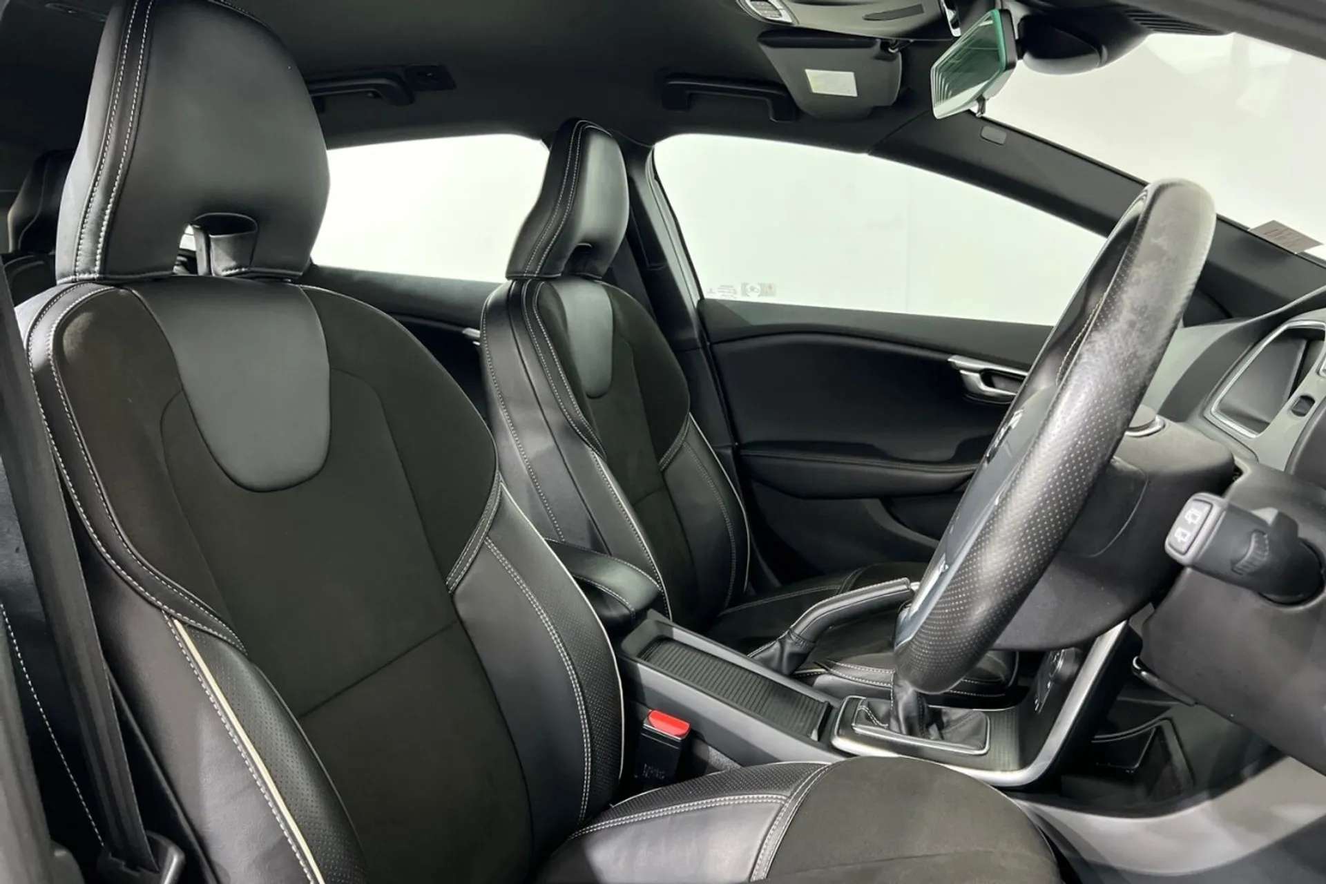 2017 VOLVO V40 2017 VOLVO V40