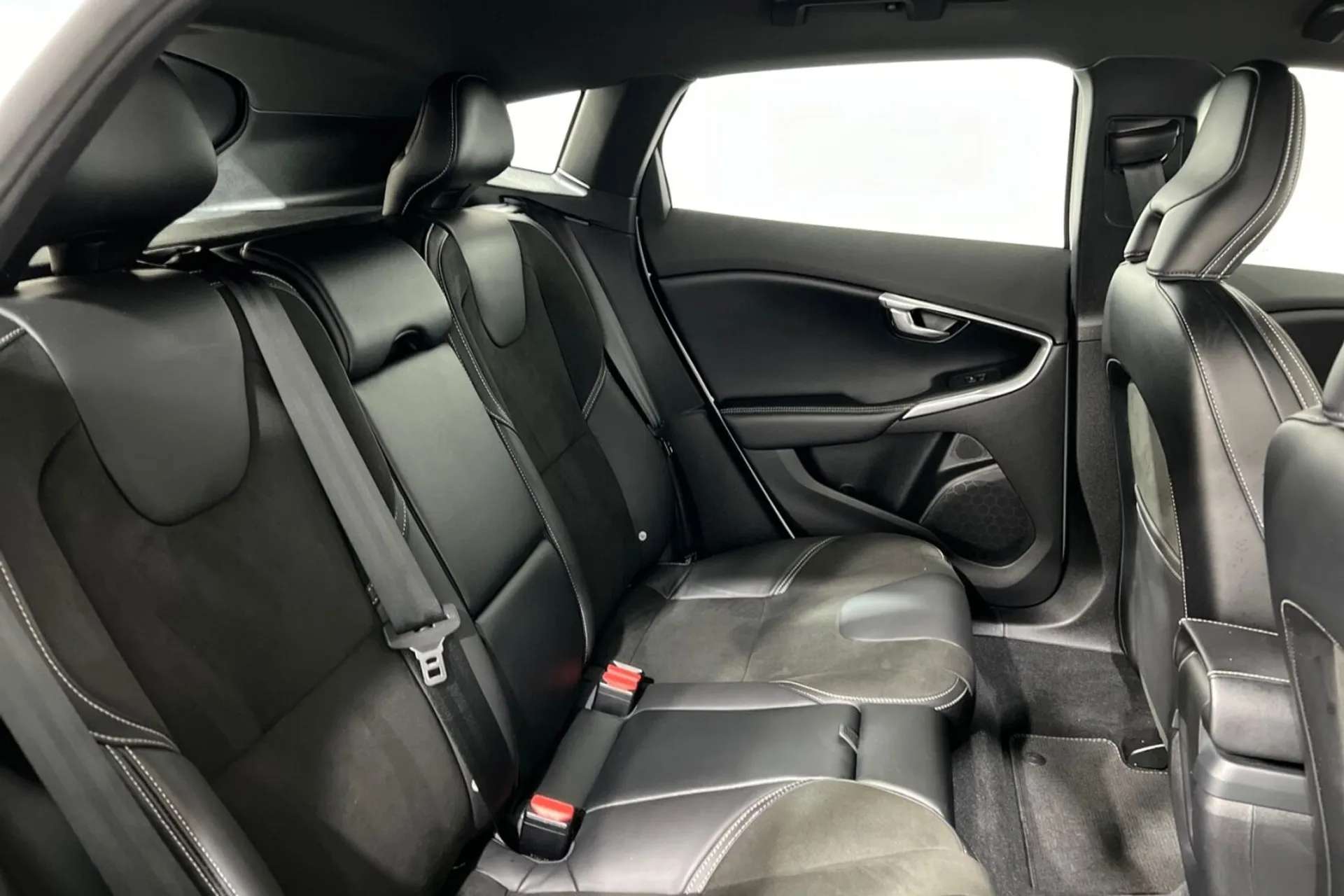 2017 VOLVO V40 2017 VOLVO V40