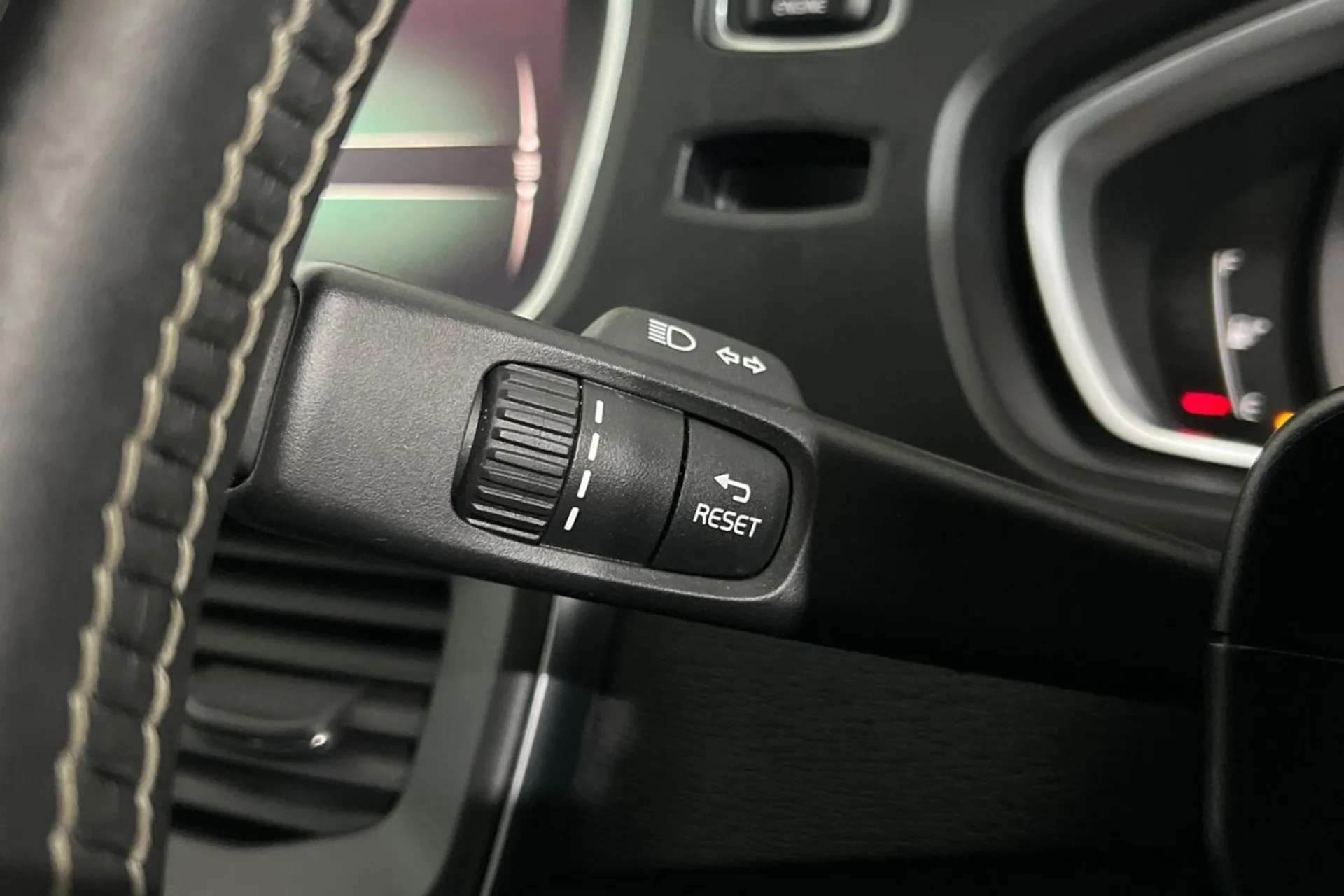 2017 VOLVO V40 2017 VOLVO V40