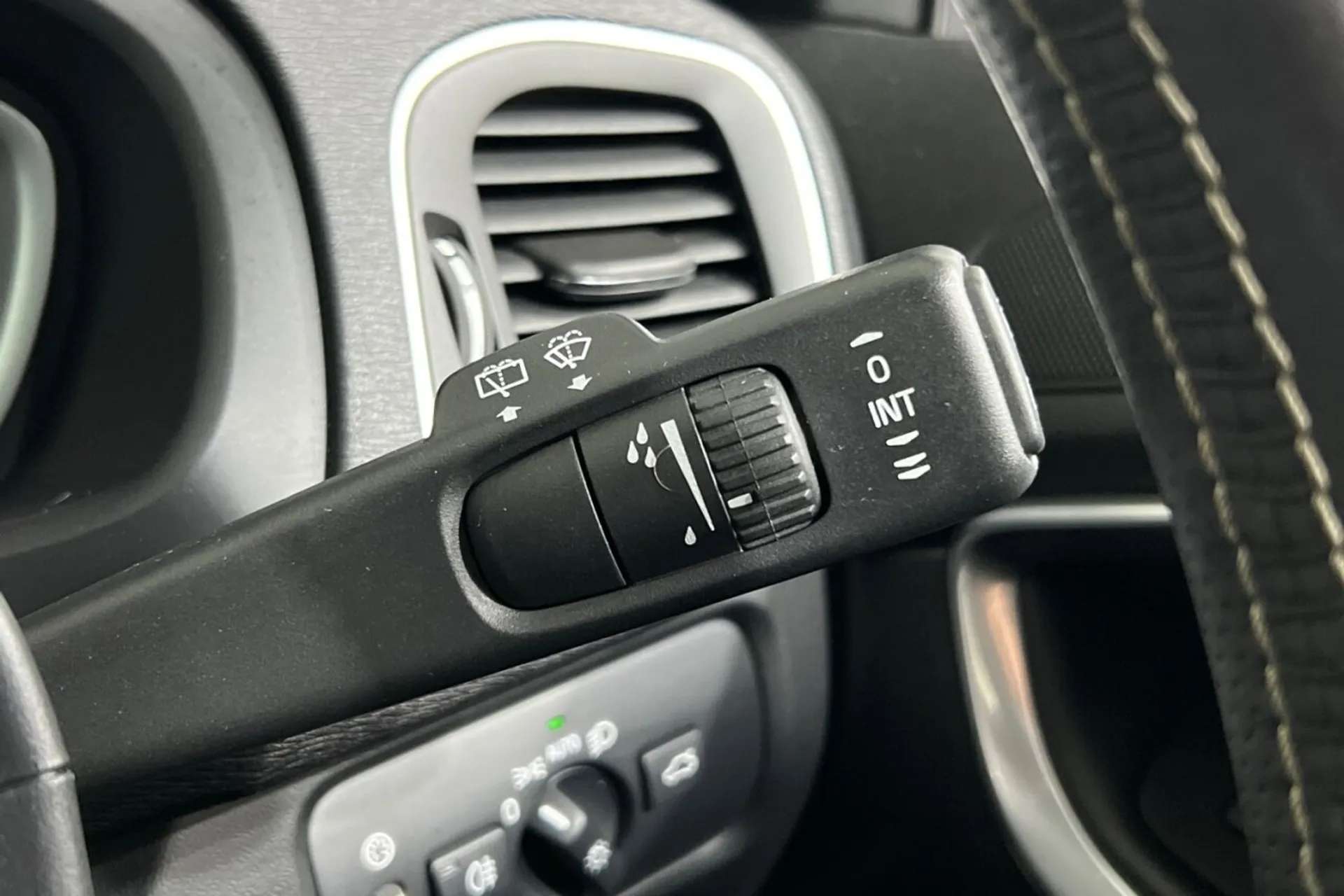 2017 VOLVO V40 2017 VOLVO V40