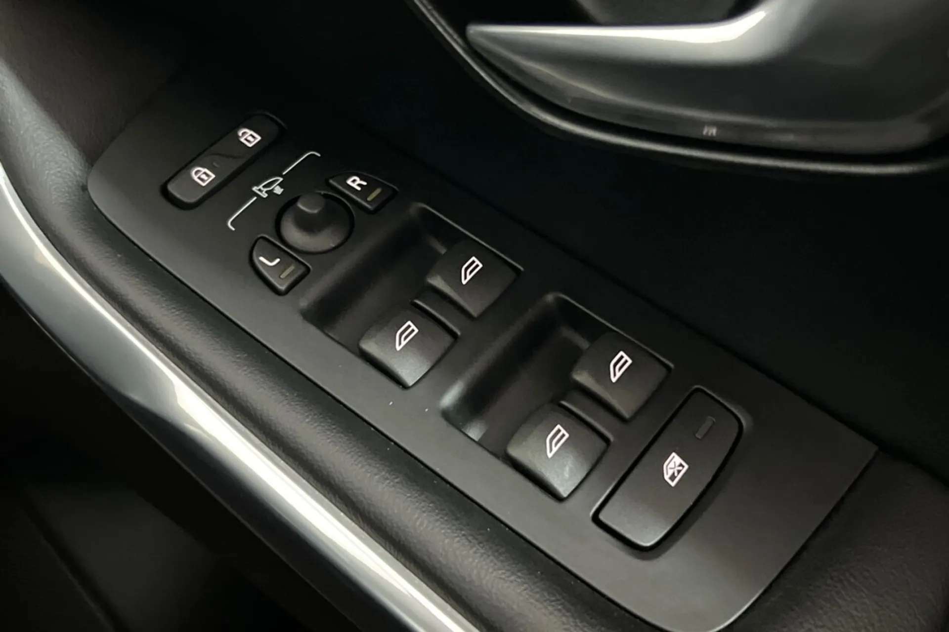 2017 VOLVO V40 2017 VOLVO V40