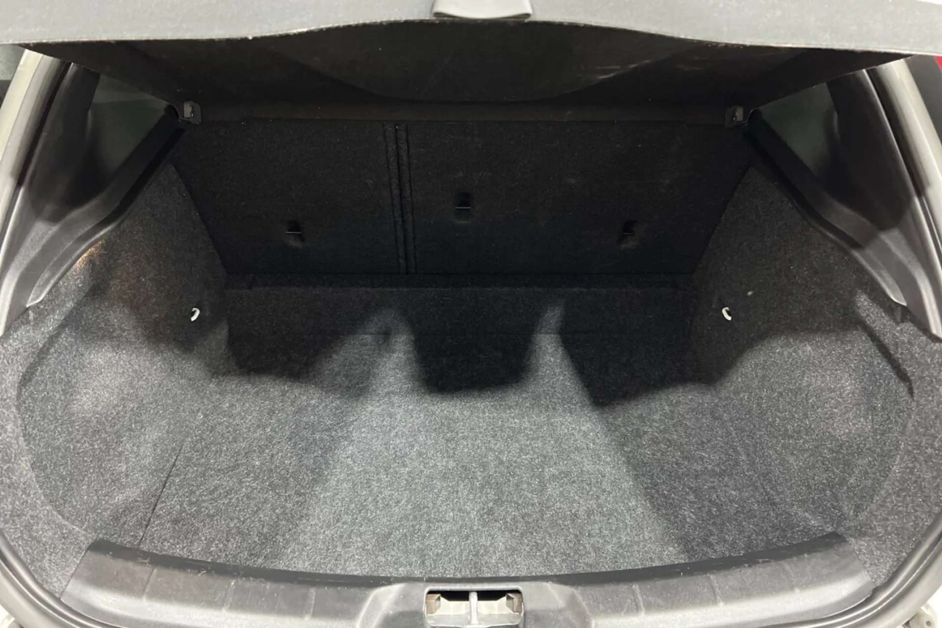 2017 VOLVO V40 2017 VOLVO V40