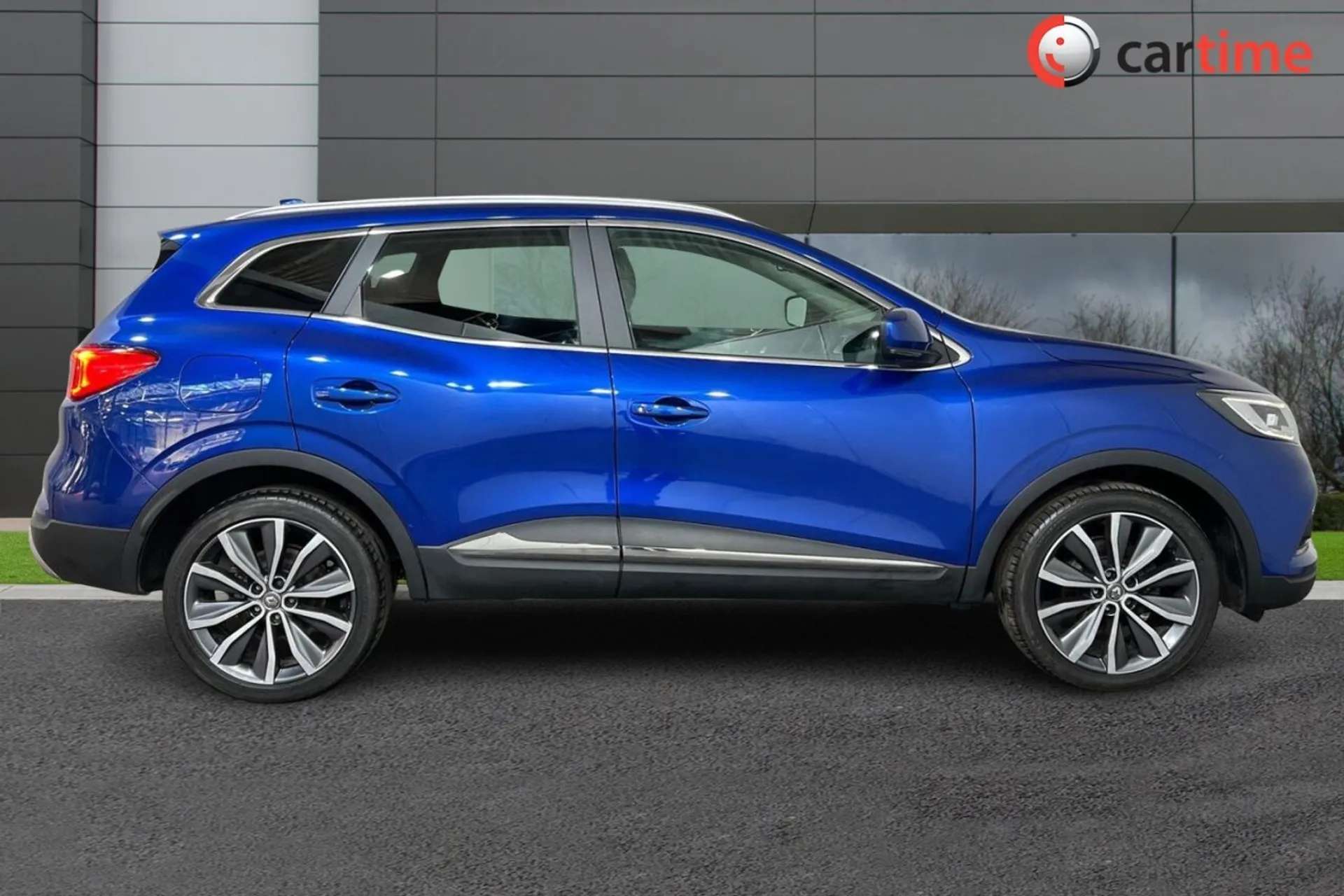 A 2020 RENAULT KADJAR 1.3 S EDITION TCE 5d 157 BHP 7in Touchscreen, Apple CarPlay / Android Auto, Bluetooth, Fixed Panoramic Roof, USB Connection Iron Blue, 19-Inch Alloy W A 2020 RENAULT KADJAR 1.3 S EDITION TCE 5d 157 BHP 7in Touchscreen, Apple CarPlay / Android Auto, Bluetooth, Fixed Panoramic Roof, USB Connection Iron Blue, 19-Inch Alloy W