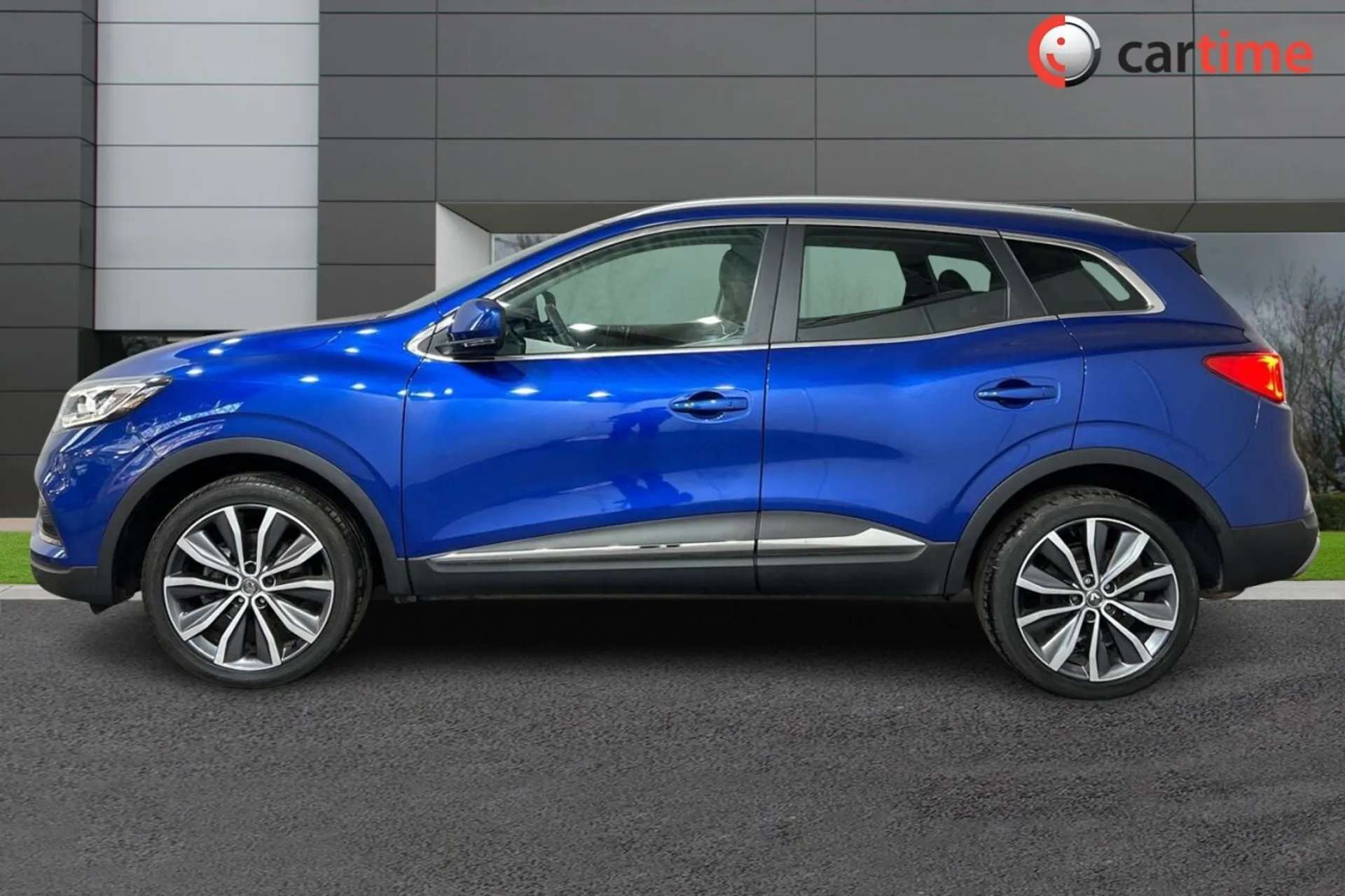 A 2020 RENAULT KADJAR 1.3 S EDITION TCE 5d 157 BHP 7in Touchscreen, Apple CarPlay / Android Auto, Bluetooth, Fixed Panoramic Roof, USB Connection Iron Blue, 19-Inch Alloy W A 2020 RENAULT KADJAR 1.3 S EDITION TCE 5d 157 BHP 7in Touchscreen, Apple CarPlay / Android Auto, Bluetooth, Fixed Panoramic Roof, USB Connection Iron Blue, 19-Inch Alloy W