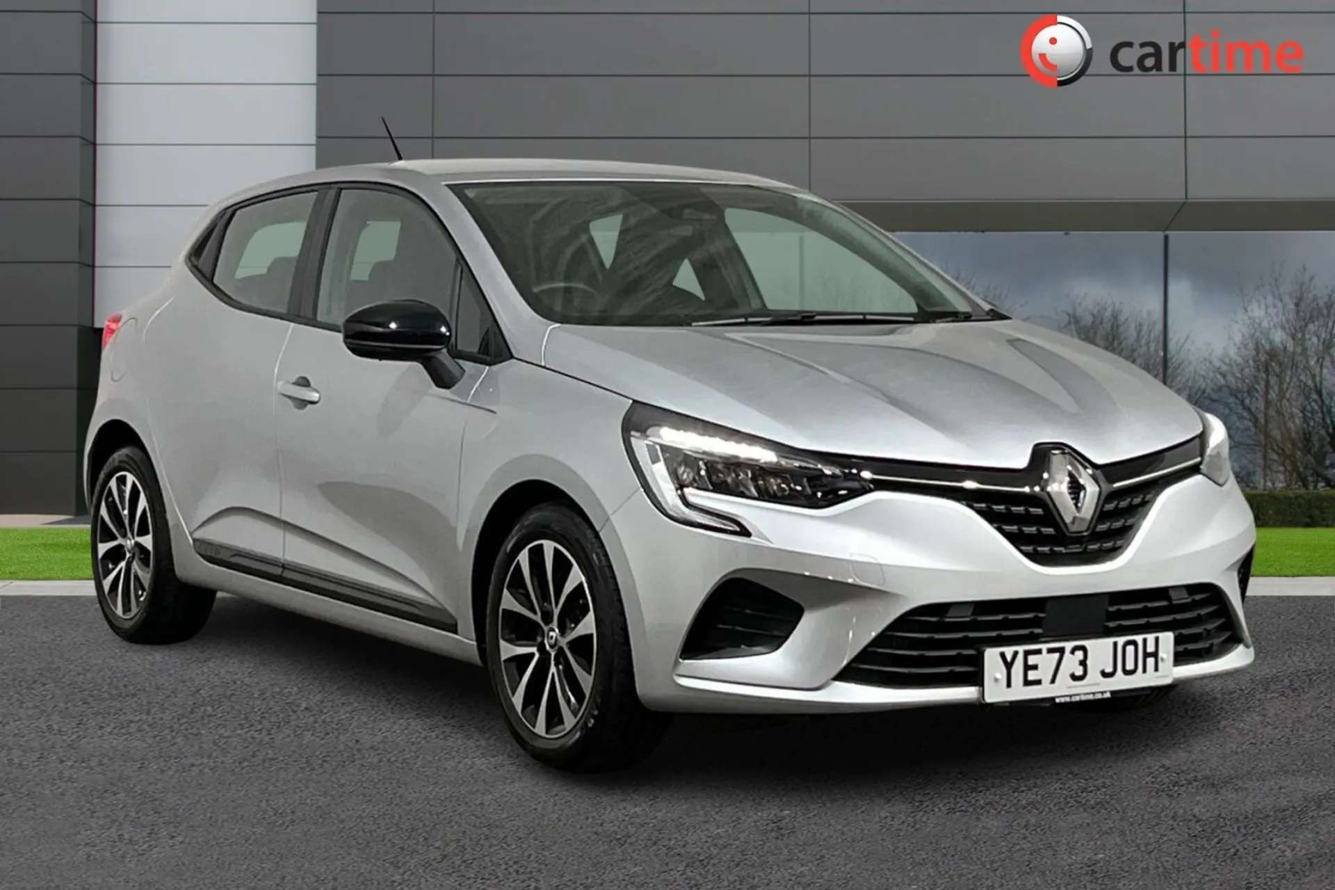 A 2023 RENAULT CLIO 1.0 EVOLUTION TCE 5d 90 BHP 7-in Touchscreen, Apple CarPlay / Android Auto, Satellite Navigation, Rear Parking Sensors, Cruise Control Silver, 16-Inch A 2023 RENAULT CLIO 1.0 EVOLUTION TCE 5d 90 BHP 7-in Touchscreen, Apple CarPlay / Android Auto, Satellite Navigation, Rear Parking Sensors, Cruise Control Silver, 16-Inch