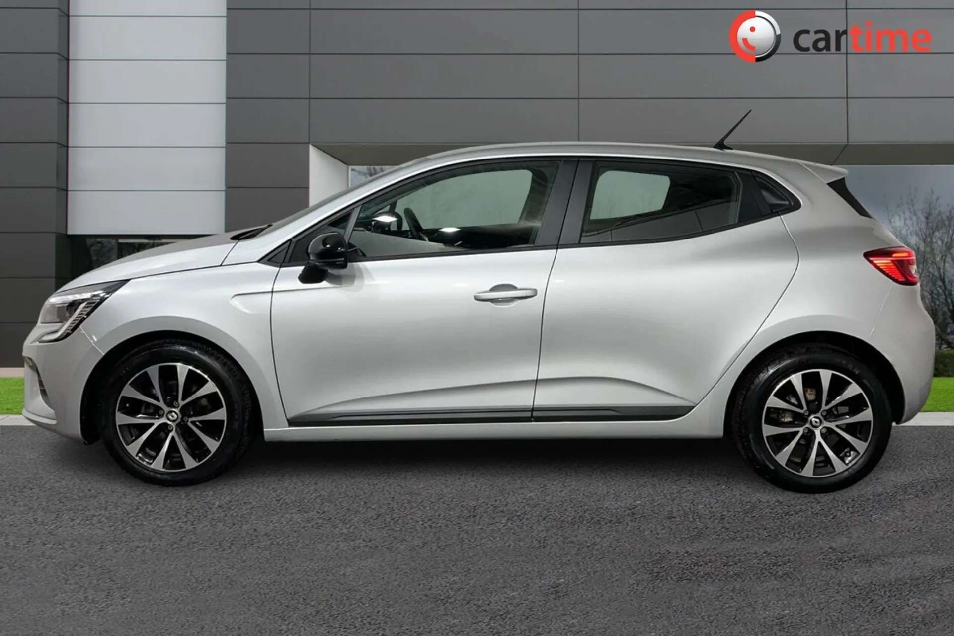 A 2023 RENAULT CLIO 1.0 EVOLUTION TCE 5d 90 BHP 7-in Touchscreen, Apple CarPlay / Android Auto, Satellite Navigation, Rear Parking Sensors, Cruise Control Silver, 16-Inch A 2023 RENAULT CLIO 1.0 EVOLUTION TCE 5d 90 BHP 7-in Touchscreen, Apple CarPlay / Android Auto, Satellite Navigation, Rear Parking Sensors, Cruise Control Silver, 16-Inch
