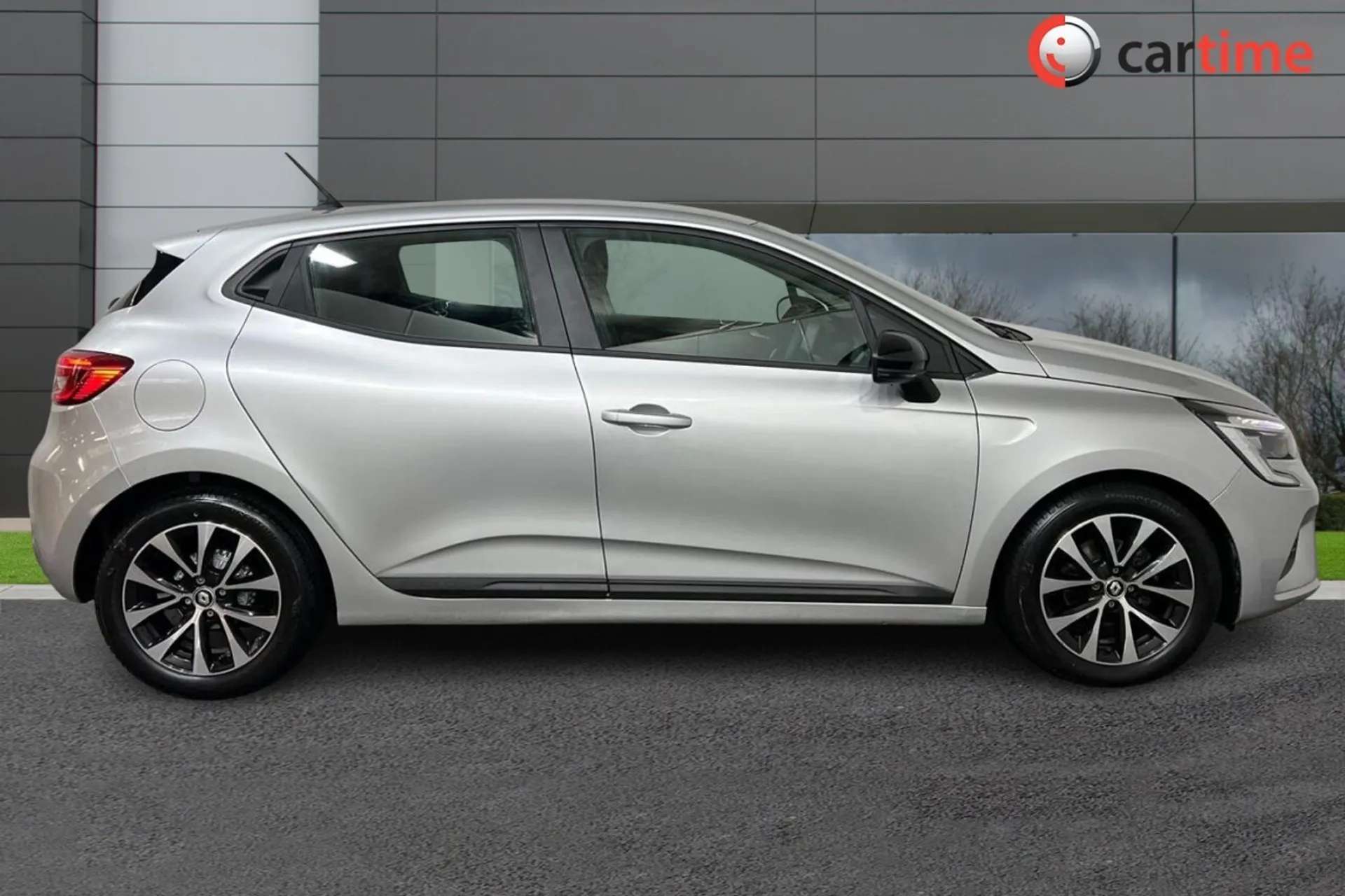A 2023 RENAULT CLIO 1.0 EVOLUTION TCE 5d 90 BHP 7-in Touchscreen, Apple CarPlay / Android Auto, Satellite Navigation, Rear Parking Sensors, Cruise Control Silver, 16-Inch A 2023 RENAULT CLIO 1.0 EVOLUTION TCE 5d 90 BHP 7-in Touchscreen, Apple CarPlay / Android Auto, Satellite Navigation, Rear Parking Sensors, Cruise Control Silver, 16-Inch