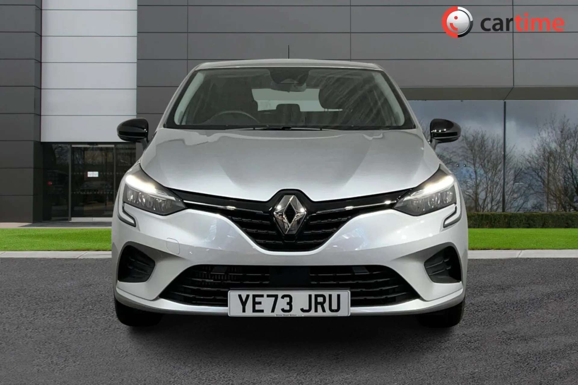 A 2023 RENAULT CLIO 1.0 EVOLUTION TCE 5d 90 BHP 7-in Touchscreen, Apple CarPlay / Android Auto, Satellite Navigation, Rear Parking Sensors, Cruise Control Silver, 16-Inch A 2023 RENAULT CLIO 1.0 EVOLUTION TCE 5d 90 BHP 7-in Touchscreen, Apple CarPlay / Android Auto, Satellite Navigation, Rear Parking Sensors, Cruise Control Silver, 16-Inch