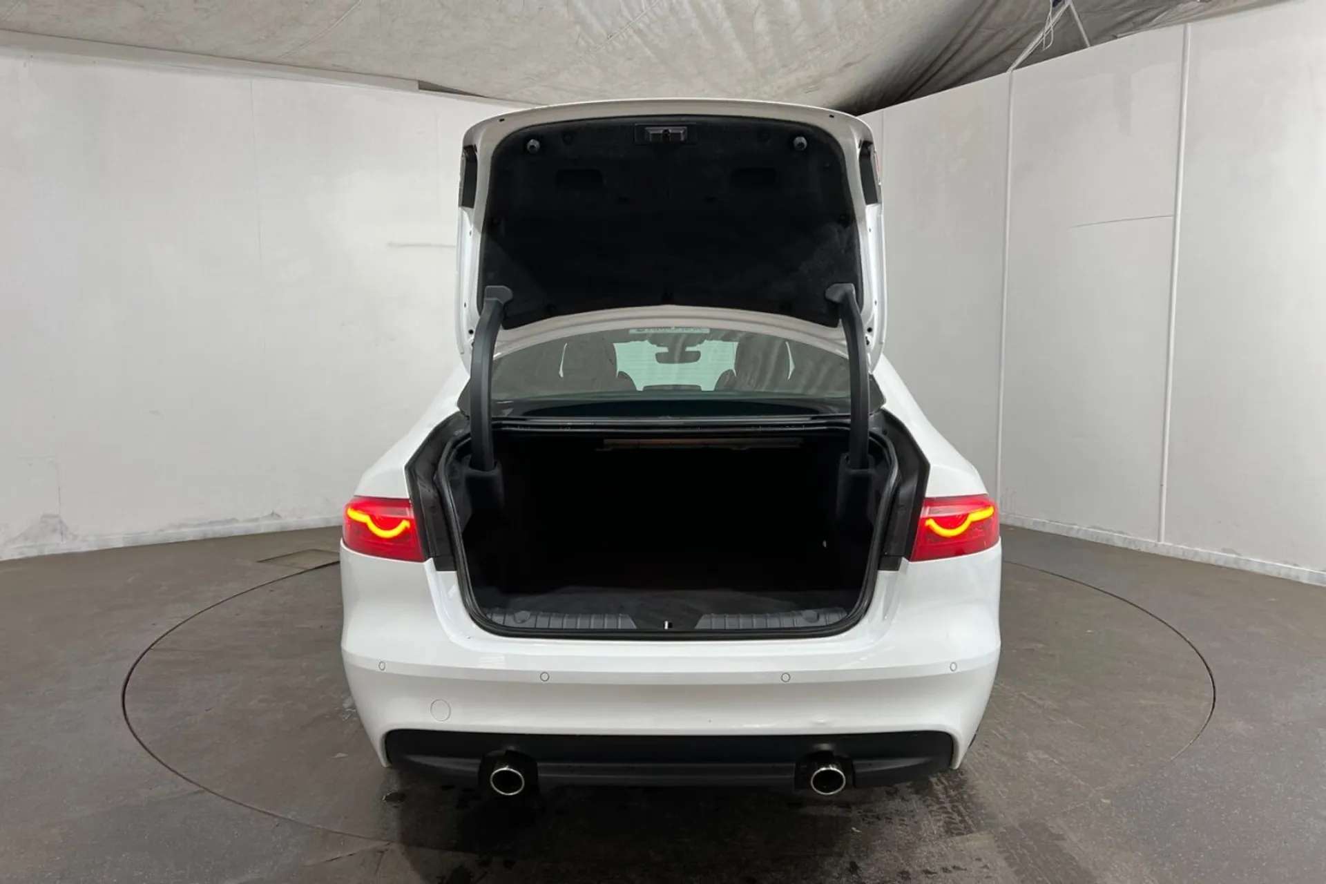 2018 JAGUAR XF 2018 JAGUAR XF