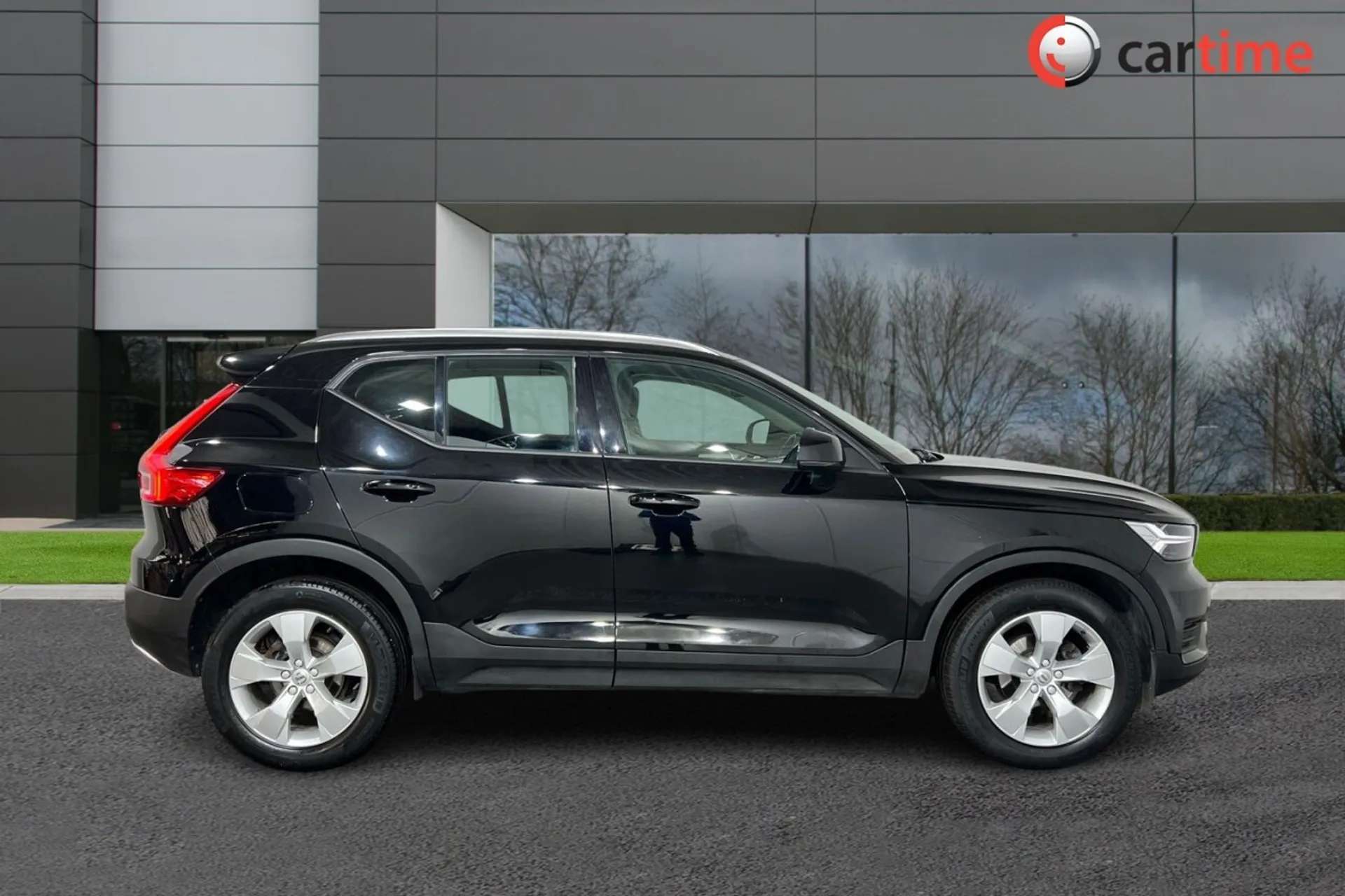 A 2020 VOLVO XC40 1.5 T3 MOMENTUM 5d 161 BHP Satellite Navigation, 9-Inch Touchscreen, Auto LED Lights, Cruise Control, Bluetooth Black Stone, 18-Inch Alloy Wheels A 2020 VOLVO XC40 1.5 T3 MOMENTUM 5d 161 BHP Satellite Navigation, 9-Inch Touchscreen, Auto LED Lights, Cruise Control, Bluetooth Black Stone, 18-Inch Alloy Wheels