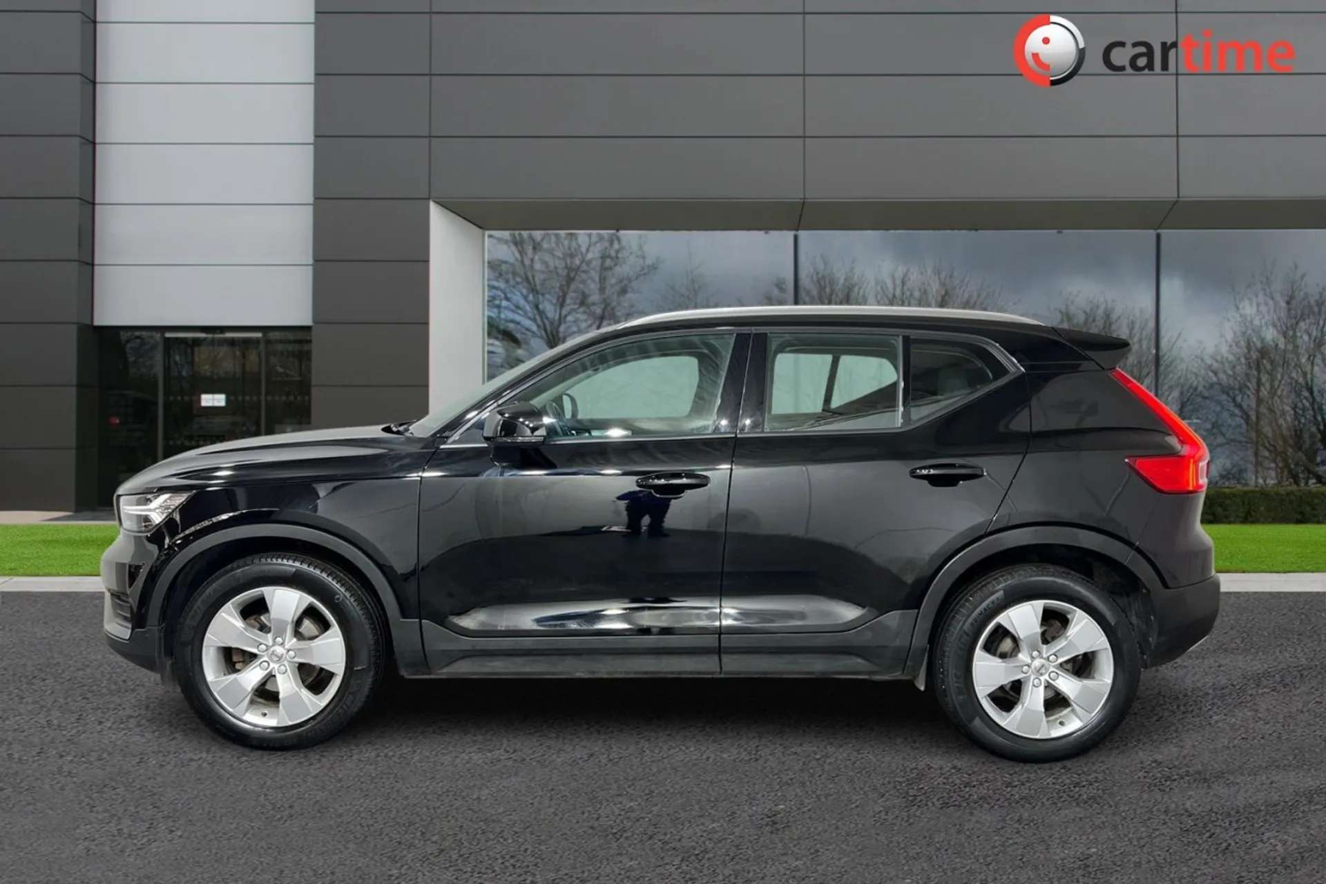 A 2020 VOLVO XC40 1.5 T3 MOMENTUM 5d 161 BHP Satellite Navigation, 9-Inch Touchscreen, Auto LED Lights, Cruise Control, Bluetooth Black Stone, 18-Inch Alloy Wheels A 2020 VOLVO XC40 1.5 T3 MOMENTUM 5d 161 BHP Satellite Navigation, 9-Inch Touchscreen, Auto LED Lights, Cruise Control, Bluetooth Black Stone, 18-Inch Alloy Wheels