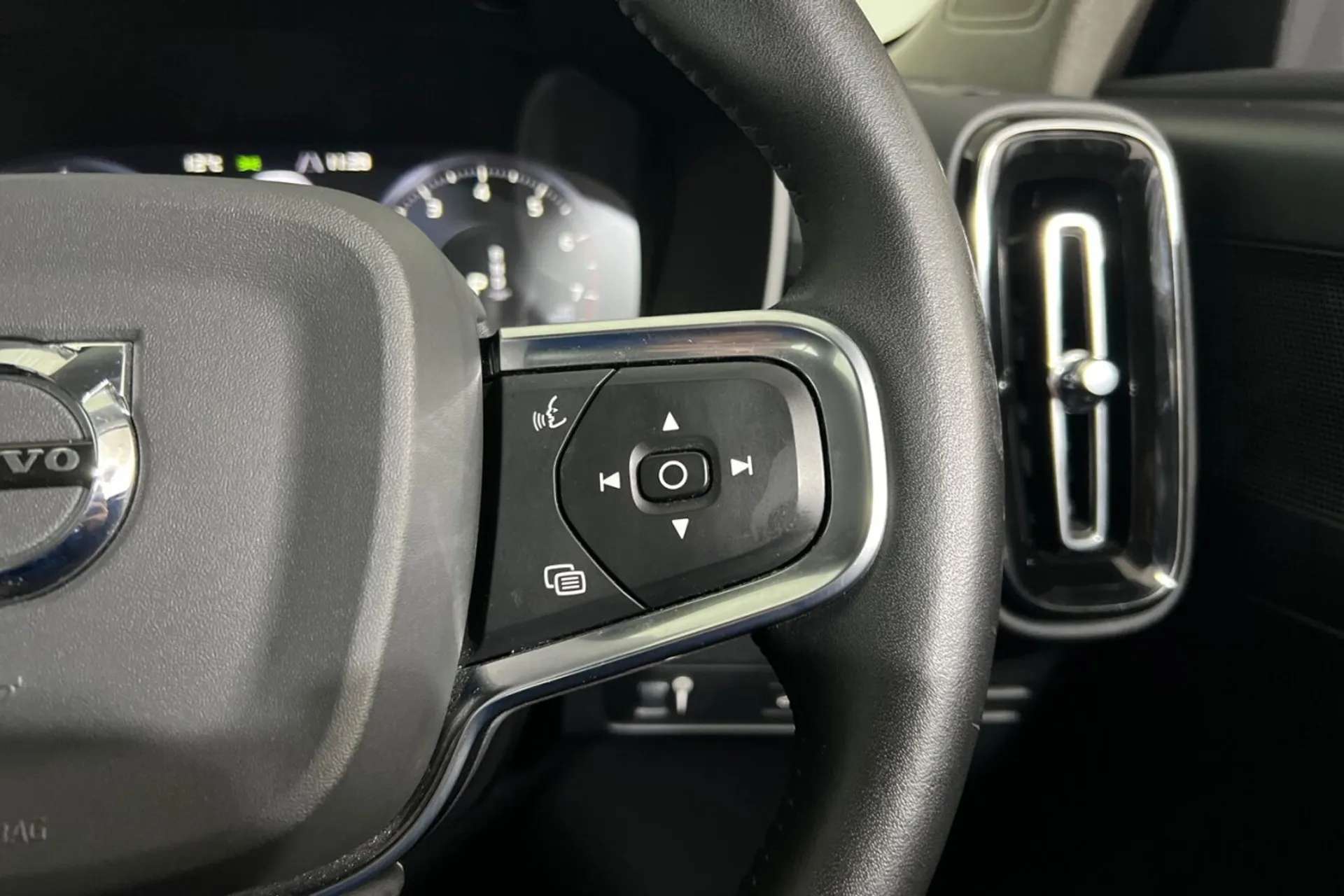 2020 VOLVO XC40 2020 VOLVO XC40