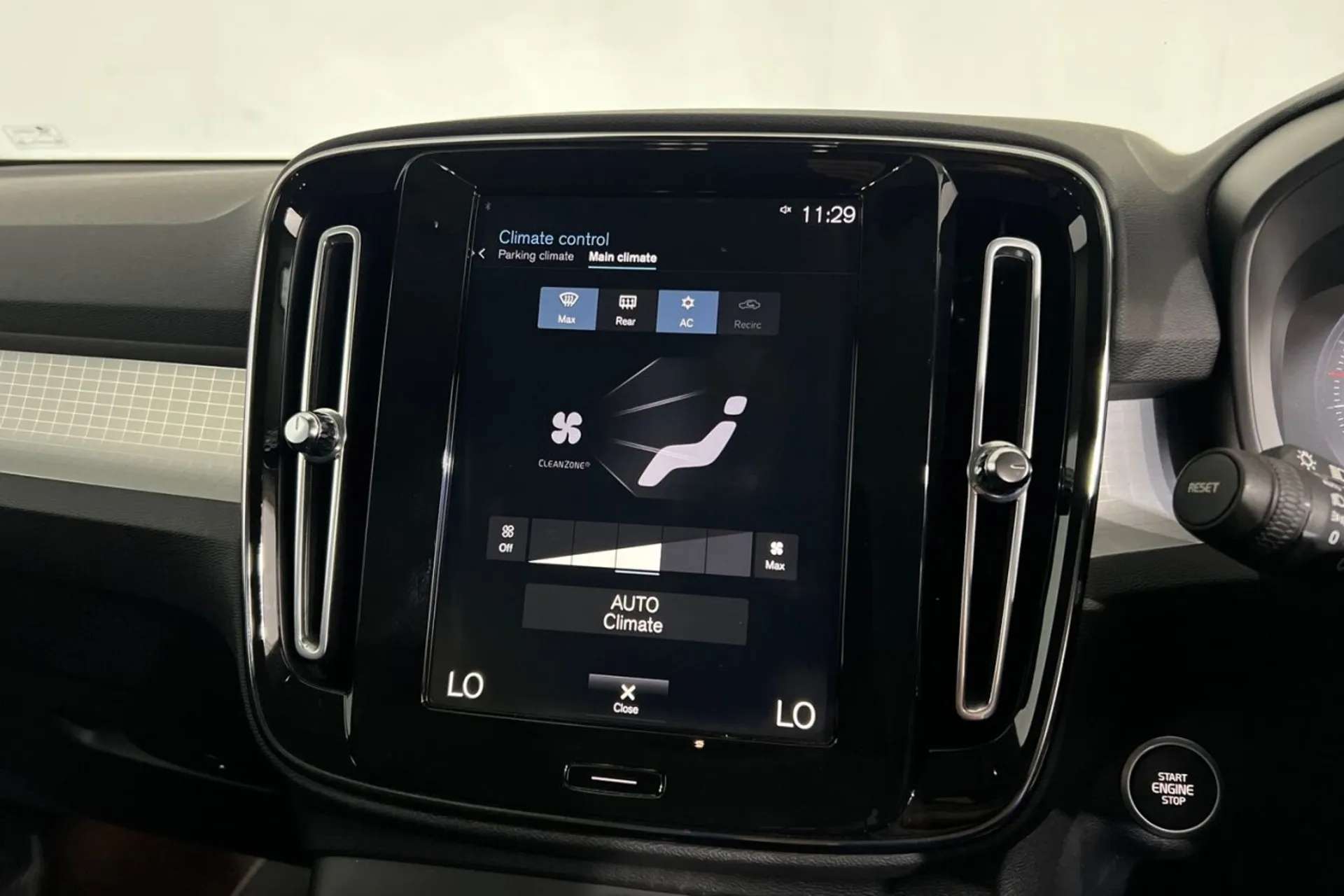 2020 VOLVO XC40 2020 VOLVO XC40