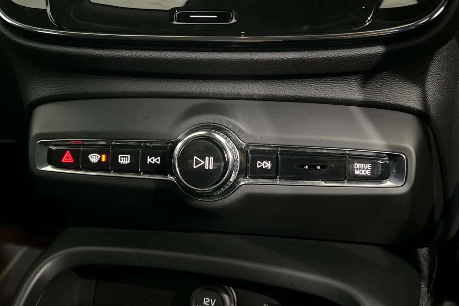 2020 VOLVO XC40 2020 VOLVO XC40