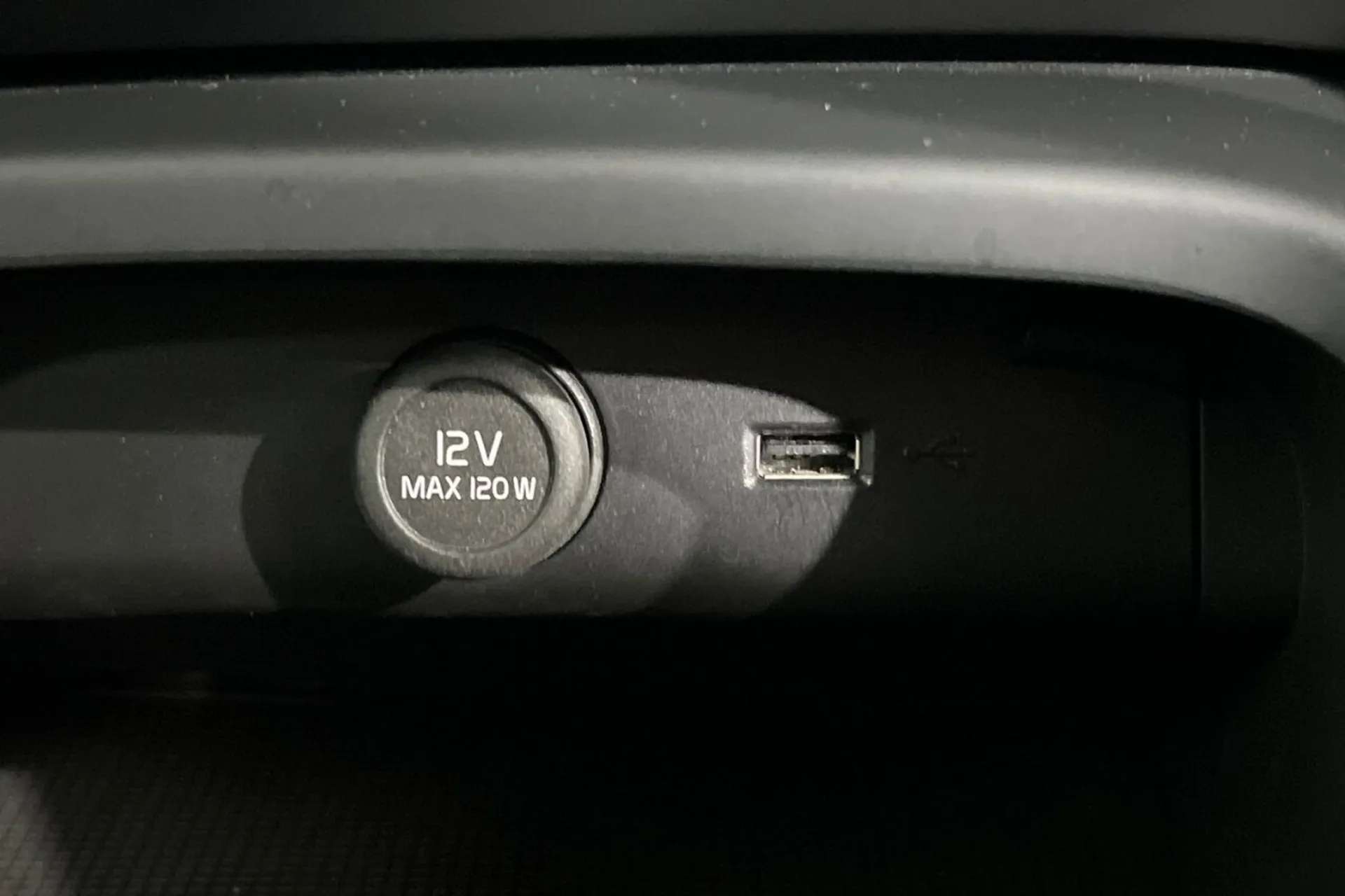 2020 VOLVO XC40 2020 VOLVO XC40