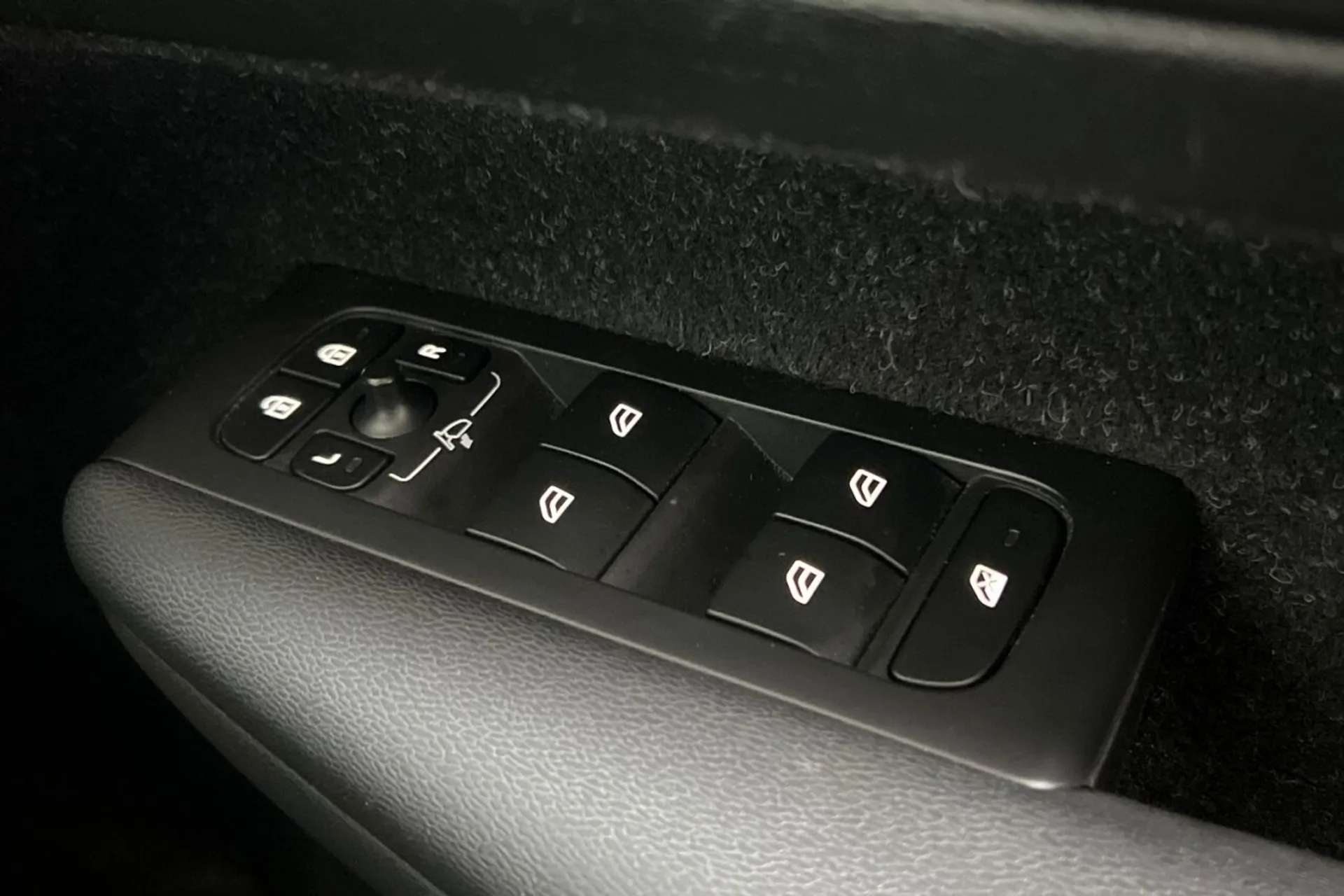 2020 VOLVO XC40 2020 VOLVO XC40