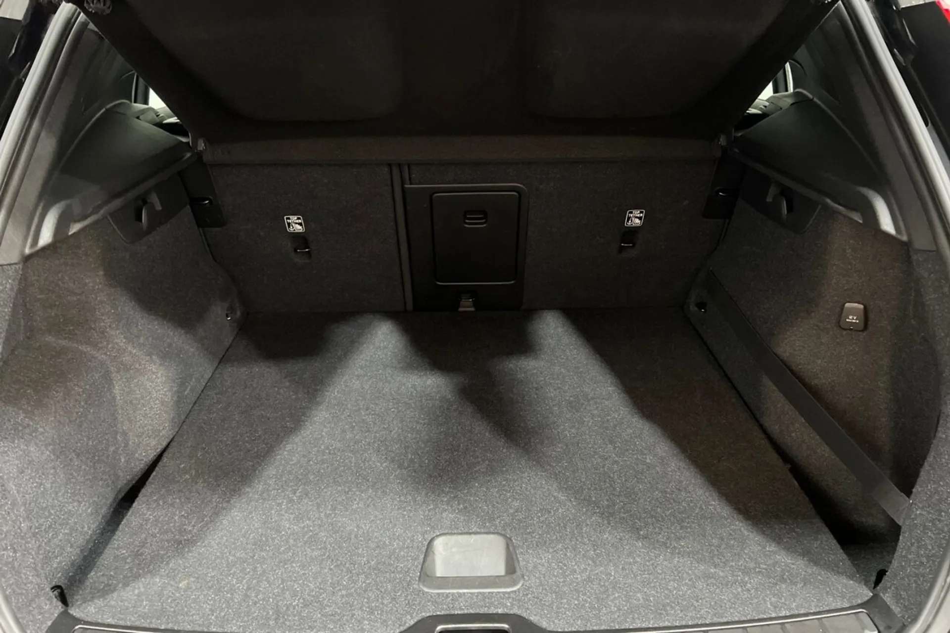 2020 VOLVO XC40 2020 VOLVO XC40