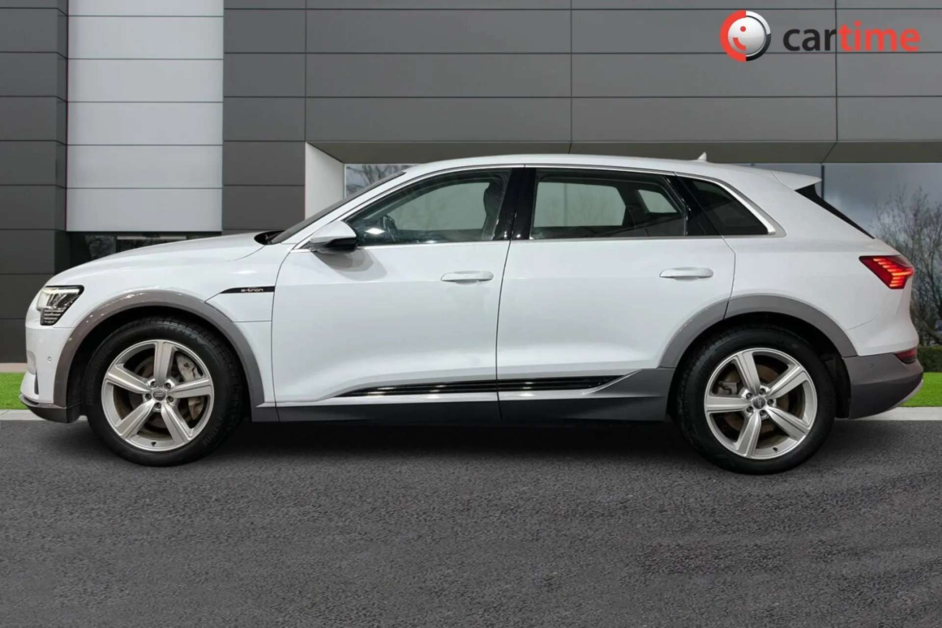 A 2020 AUDI E-TRON QUATTRO BASE 5d 403 BHP Touchscreen, Reverse Camera, Heated Front Seats, Privacy Glass, Power Tailgate Glacier White, 20-Inch Alloy Wheels A 2020 AUDI E-TRON QUATTRO BASE 5d 403 BHP Touchscreen, Reverse Camera, Heated Front Seats, Privacy Glass, Power Tailgate Glacier White, 20-Inch Alloy Wheels