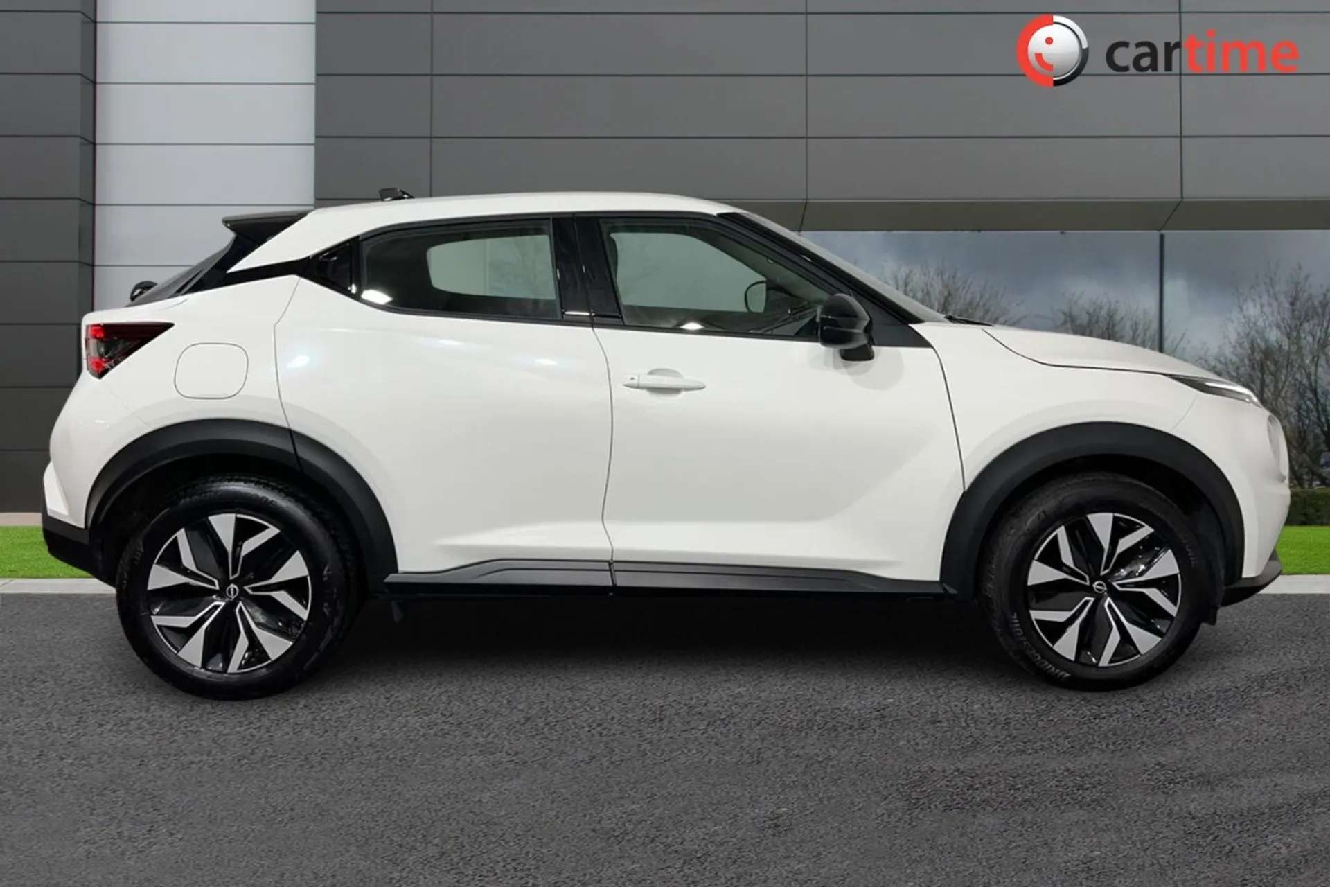A 2023 NISSAN JUKE 1.0 DIG-T ACENTA DCT 5d 113 BHP 7in Touchscreen Display, Reverse Camera, DAB / Bluetooth / USB, Automatic LED Lights, Air Conditioning Storm White, 17 A 2023 NISSAN JUKE 1.0 DIG-T ACENTA DCT 5d 113 BHP 7in Touchscreen Display, Reverse Camera, DAB / Bluetooth / USB, Automatic LED Lights, Air Conditioning Storm White, 17