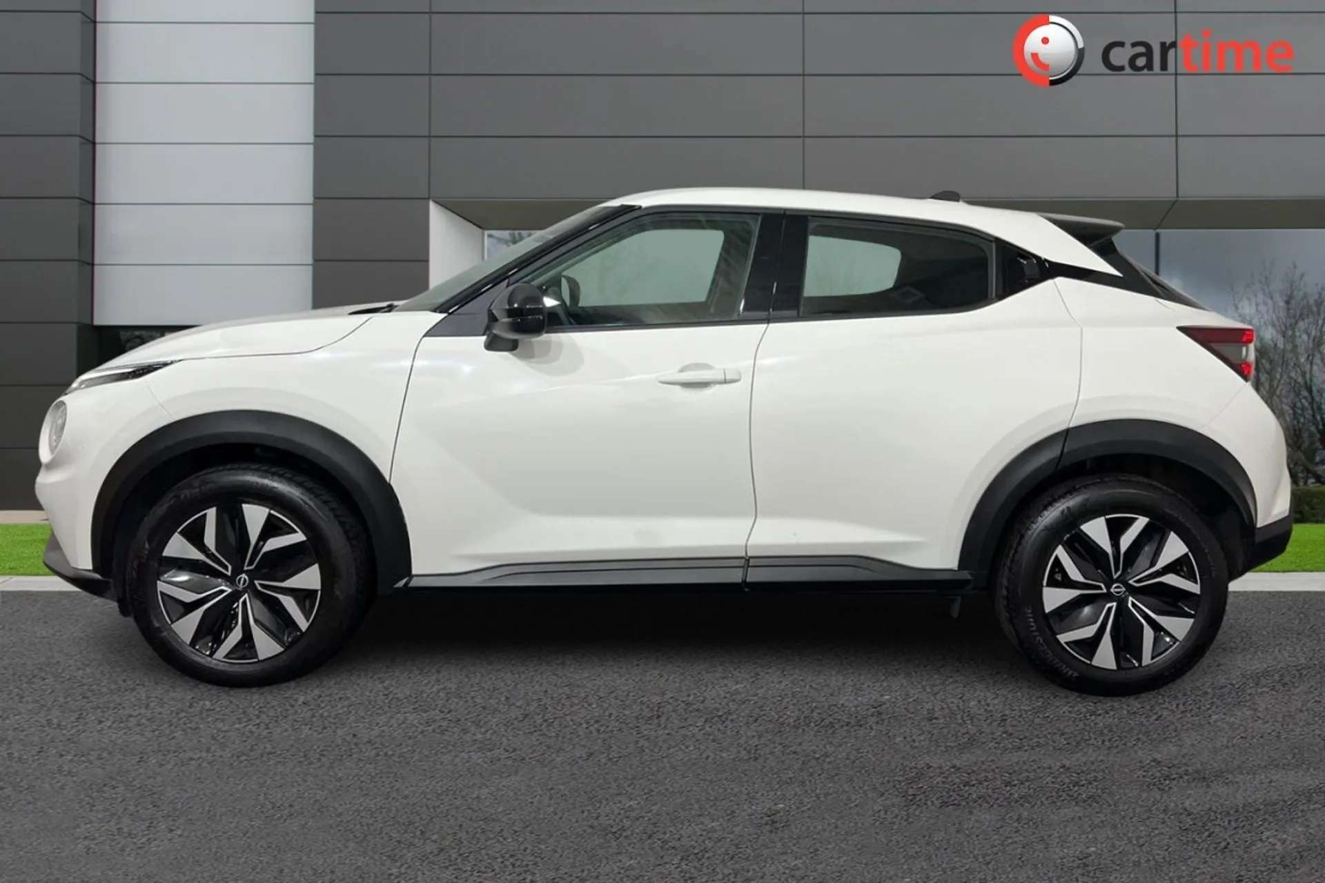 A 2023 NISSAN JUKE 1.0 DIG-T ACENTA DCT 5d 113 BHP 7in Touchscreen Display, Reverse Camera, DAB / Bluetooth / USB, Automatic LED Lights, Air Conditioning Storm White, 17 A 2023 NISSAN JUKE 1.0 DIG-T ACENTA DCT 5d 113 BHP 7in Touchscreen Display, Reverse Camera, DAB / Bluetooth / USB, Automatic LED Lights, Air Conditioning Storm White, 17