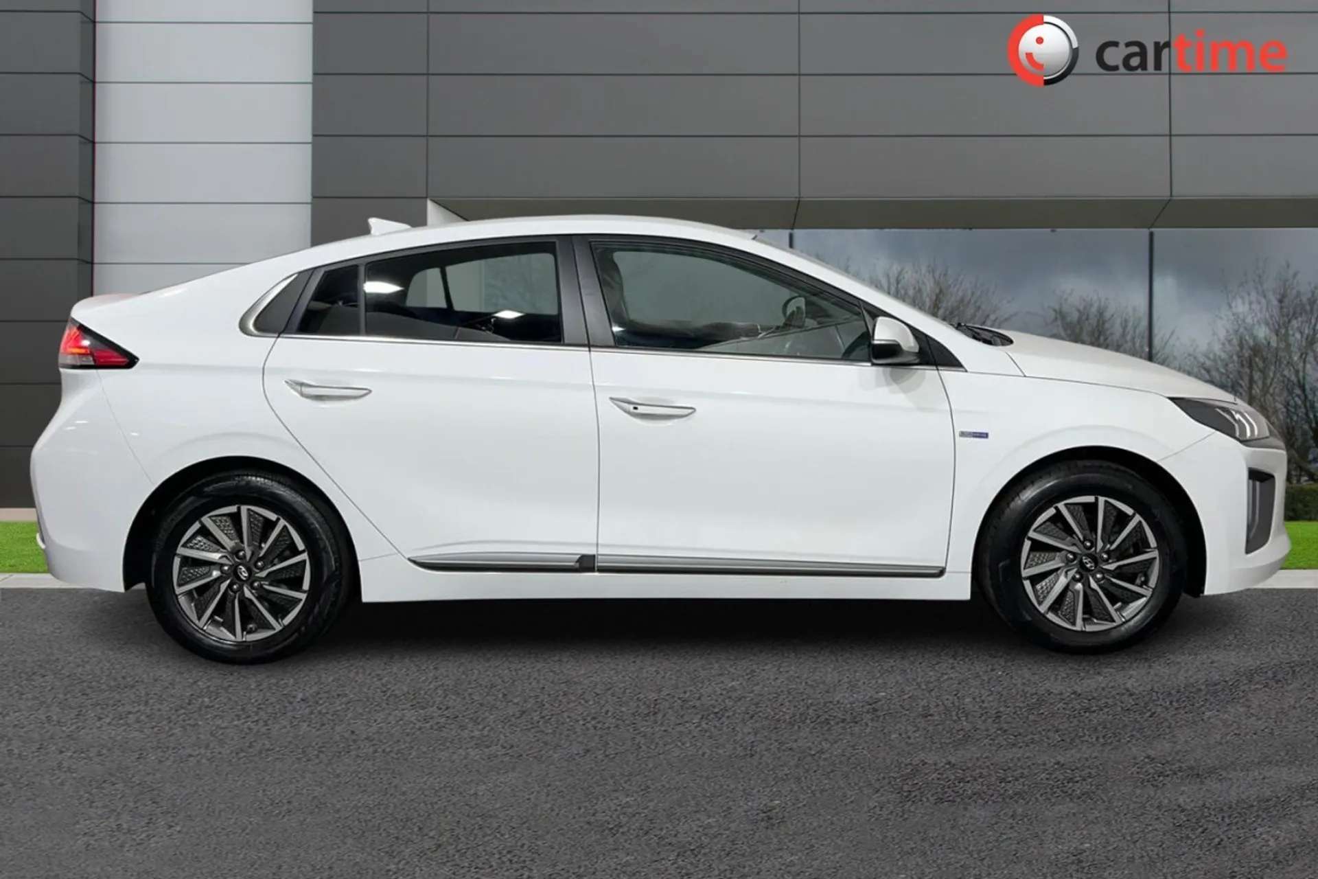 A 2021 HYUNDAI IONIQ PREMIUM SE 5d 135 BHP Heated Front/Rear Seats, 10-Inch Navigation Display, Wireless Mobile Charging, Heated Steering Wheel, High Beam Assist Polar Whi A 2021 HYUNDAI IONIQ PREMIUM SE 5d 135 BHP Heated Front/Rear Seats, 10-Inch Navigation Display, Wireless Mobile Charging, Heated Steering Wheel, High Beam Assist Polar Whi
