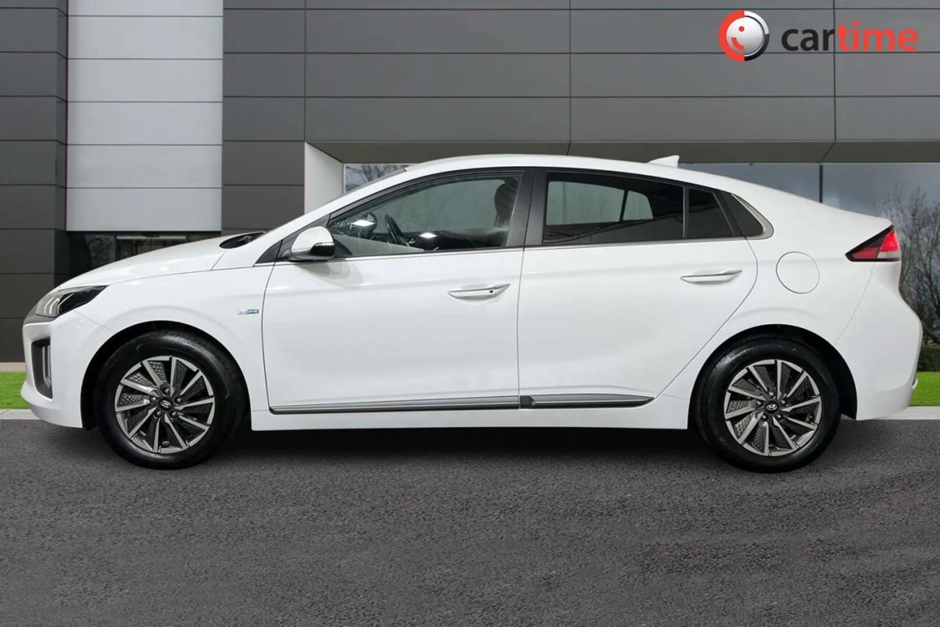 A 2021 HYUNDAI IONIQ PREMIUM SE 5d 135 BHP Heated Front/Rear Seats, 10-Inch Navigation Display, Wireless Mobile Charging, Heated Steering Wheel, High Beam Assist Polar Whi A 2021 HYUNDAI IONIQ PREMIUM SE 5d 135 BHP Heated Front/Rear Seats, 10-Inch Navigation Display, Wireless Mobile Charging, Heated Steering Wheel, High Beam Assist Polar Whi