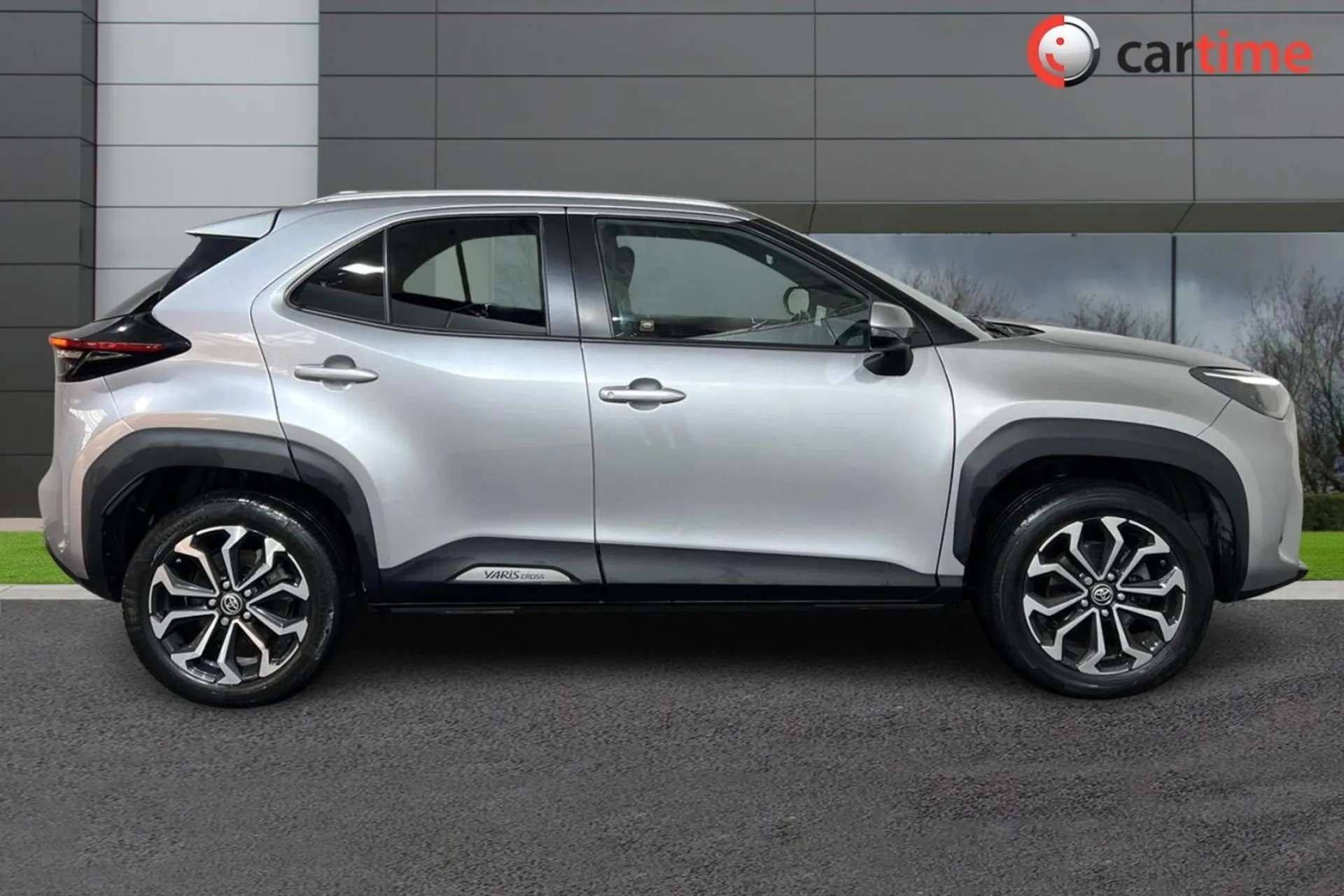 A 2022 TOYOTA YARIS CROSS 1.5 DESIGN FHEV 5d 115 BHP Reverse Camera, DAB Digital Radio/Bluetooth, Smartphone Integration, Adaptive Cruise Control, 8-Inch Media Display Silver, A 2022 TOYOTA YARIS CROSS 1.5 DESIGN FHEV 5d 115 BHP Reverse Camera, DAB Digital Radio/Bluetooth, Smartphone Integration, Adaptive Cruise Control, 8-Inch Media Display Silver,