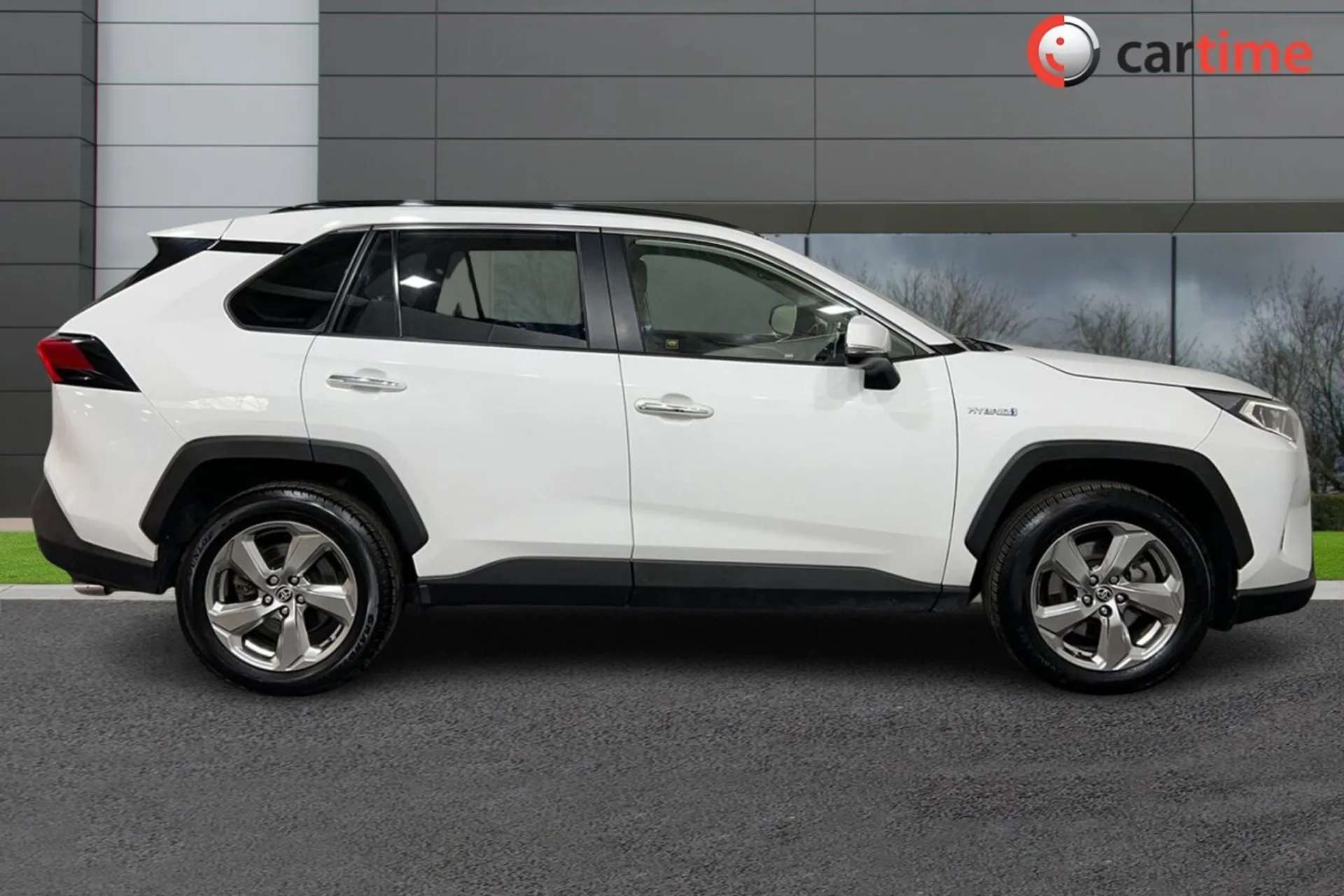 A 2020 TOYOTA RAV4 2.5 VVT-I EXCEL 5d 219 BHP 8in Multimedia Display, Rear Camera Display, Apple CarPlay - Android Auto, DAB Digital Radio, Full Leather Seating Pure Whi A 2020 TOYOTA RAV4 2.5 VVT-I EXCEL 5d 219 BHP 8in Multimedia Display, Rear Camera Display, Apple CarPlay - Android Auto, DAB Digital Radio, Full Leather Seating Pure Whi