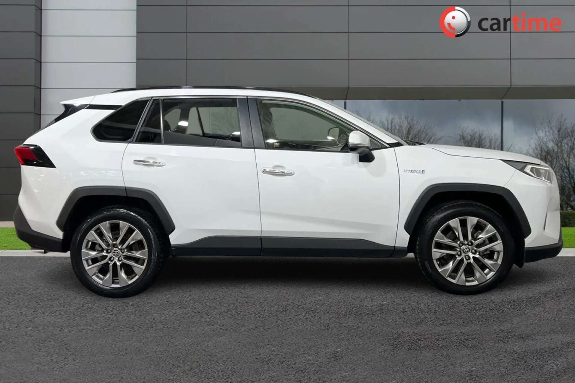 A 2021 TOYOTA RAV4 2.5 VVT-I EXCEL 5d 219 BHP 8in Multimedia Display, Rear Camera Display, Apple CarPlay - Android Auto, DAB Digital Radio, Full Leather Seating Pure Whi A 2021 TOYOTA RAV4 2.5 VVT-I EXCEL 5d 219 BHP 8in Multimedia Display, Rear Camera Display, Apple CarPlay - Android Auto, DAB Digital Radio, Full Leather Seating Pure Whi