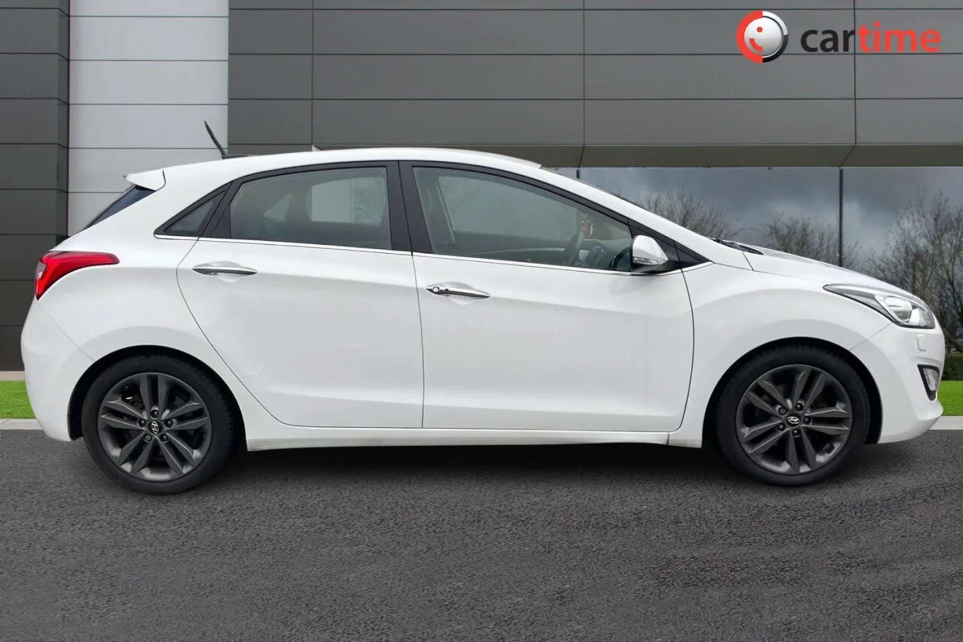 A 2016 HYUNDAI I30 1.6 CRDI PREMIUM 5d 134 BHP 7in Touchscreen, Reverse Camera, Satellite Navigation, Heated Seats, Bluetooth 17-Inch Alloy Wheels, Polar White A 2016 HYUNDAI I30 1.6 CRDI PREMIUM 5d 134 BHP 7in Touchscreen, Reverse Camera, Satellite Navigation, Heated Seats, Bluetooth 17-Inch Alloy Wheels, Polar White