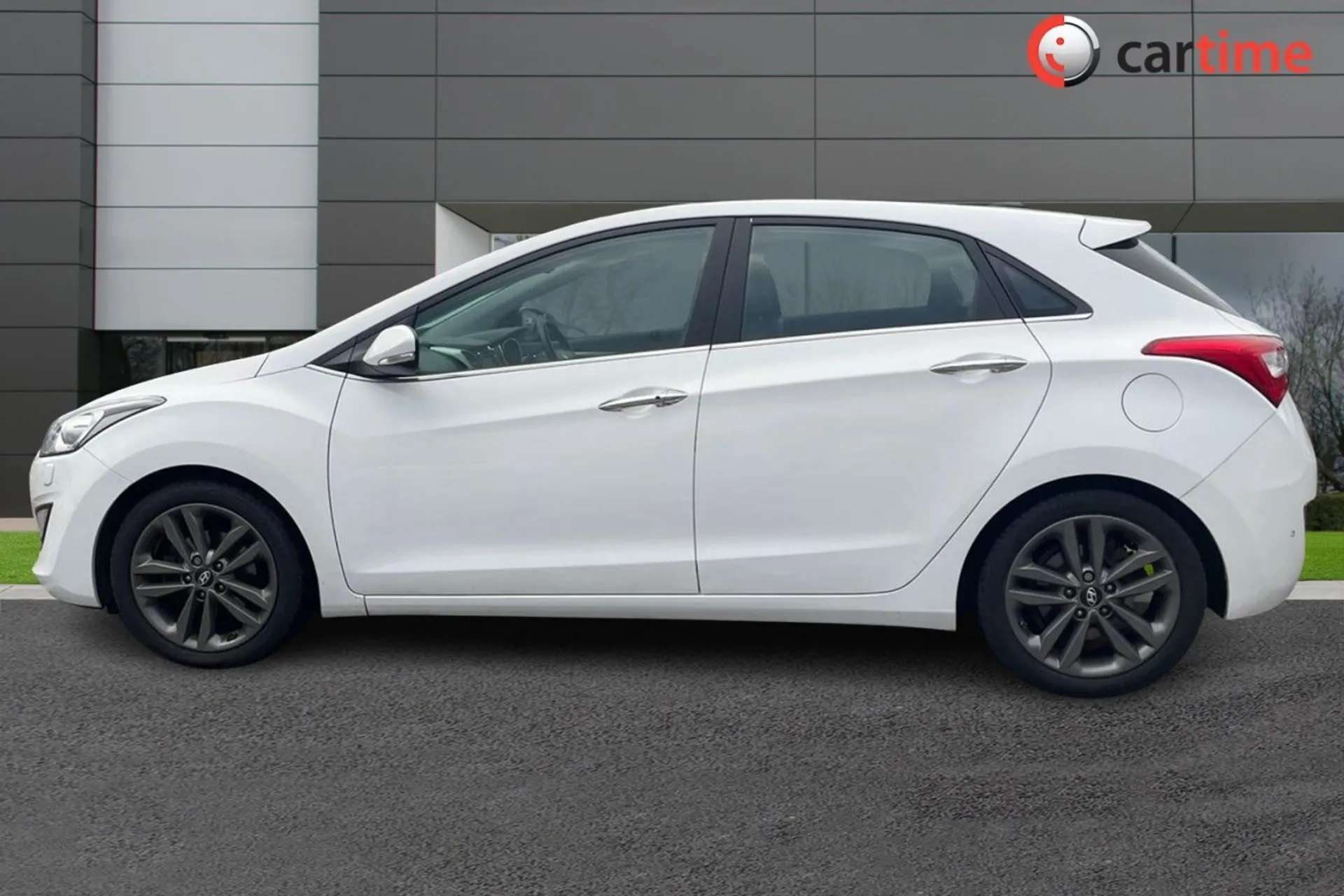A 2016 HYUNDAI I30 1.6 CRDI PREMIUM 5d 134 BHP 7in Touchscreen, Reverse Camera, Satellite Navigation, Heated Seats, Bluetooth 17-Inch Alloy Wheels, Polar White A 2016 HYUNDAI I30 1.6 CRDI PREMIUM 5d 134 BHP 7in Touchscreen, Reverse Camera, Satellite Navigation, Heated Seats, Bluetooth 17-Inch Alloy Wheels, Polar White