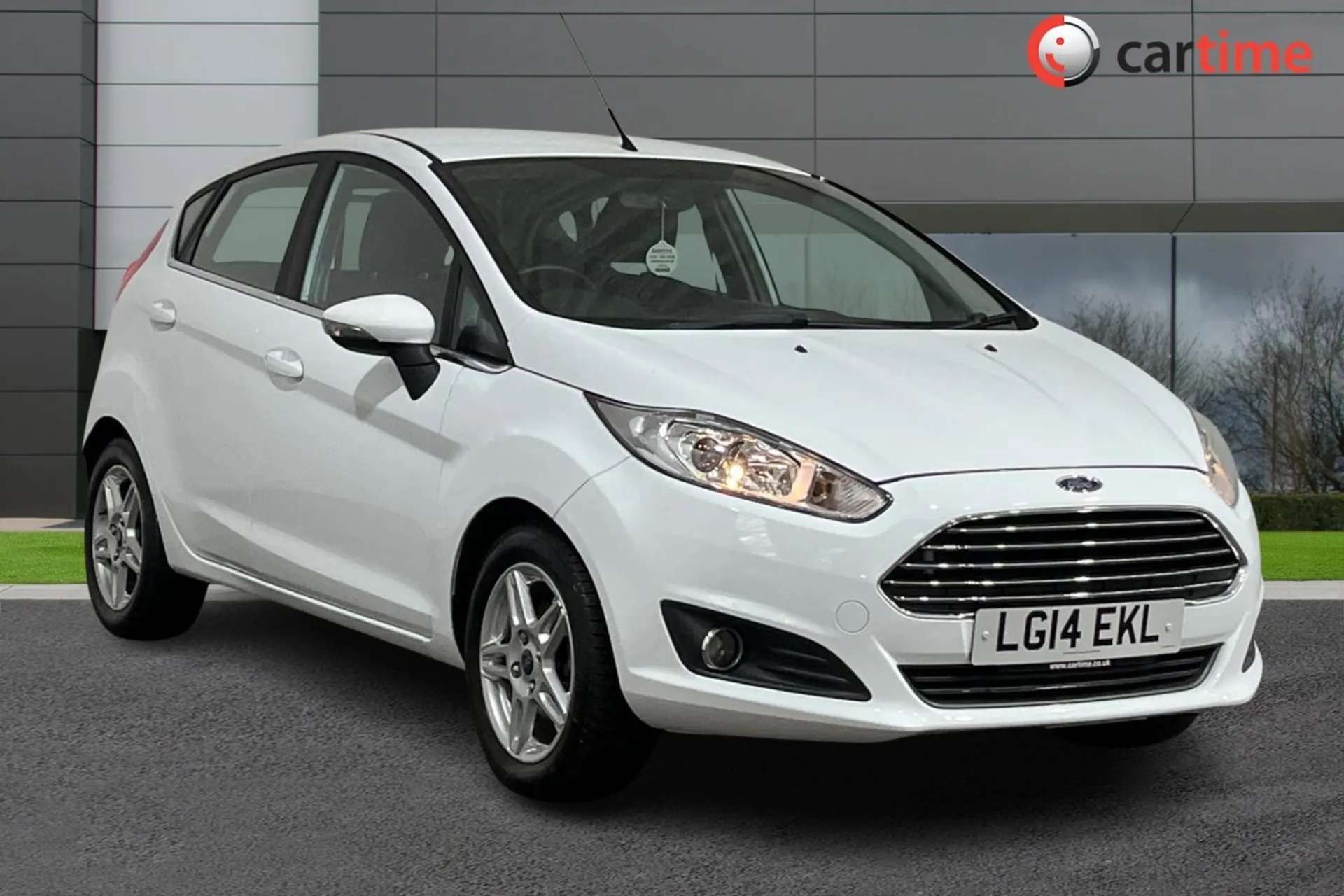 A 2014 FORD FIESTA 1.2 ZETEC 5d 81 BHP Heated Wing Mirrors, USB Connection, AUX Ports, 15-Inch Alloy Wheels, Ford SYNC 15in Wheels/Frozen White A 2014 FORD FIESTA 1.2 ZETEC 5d 81 BHP Heated Wing Mirrors, USB Connection, AUX Ports, 15-Inch Alloy Wheels, Ford SYNC 15in Wheels/Frozen White