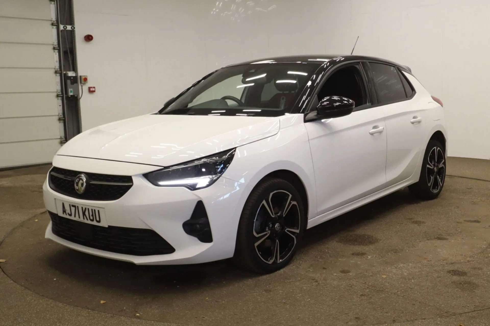 A 2021 VAUXHALL CORSA 1.2 SRI EDITION 5d 129 BHP A 2021 VAUXHALL CORSA 1.2 SRI EDITION 5d 129 BHP