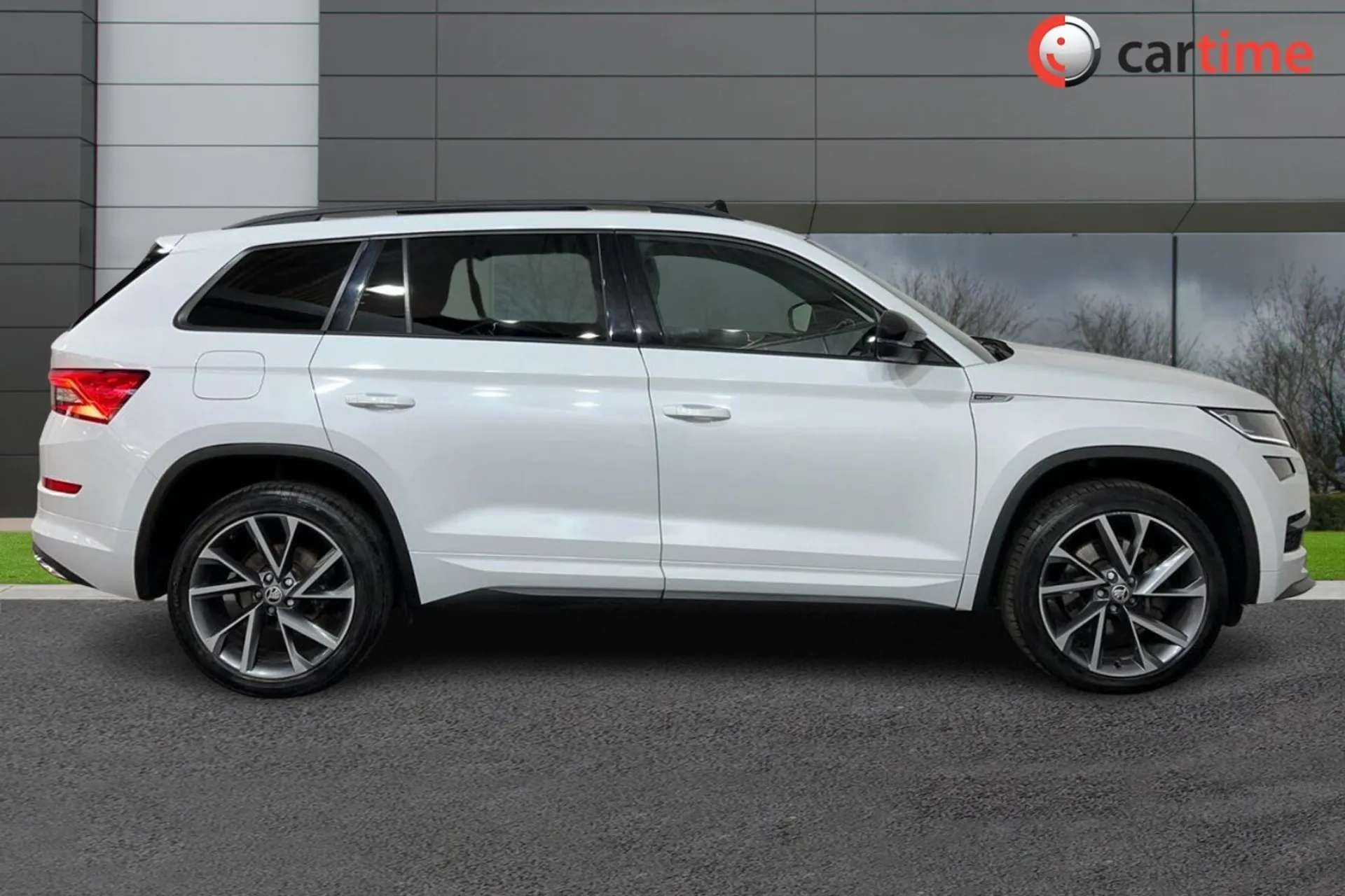 A 2020 SKODA KODIAQ 2.0 SPORTLINE TDI SCR DSG 5d 188 BHP Satellite Navigation, Panoramic Roof, Matrix Headlights, Black Sport Styling, Digital Cockpit Moon White, 20in Al A 2020 SKODA KODIAQ 2.0 SPORTLINE TDI SCR DSG 5d 188 BHP Satellite Navigation, Panoramic Roof, Matrix Headlights, Black Sport Styling, Digital Cockpit Moon White, 20in Al