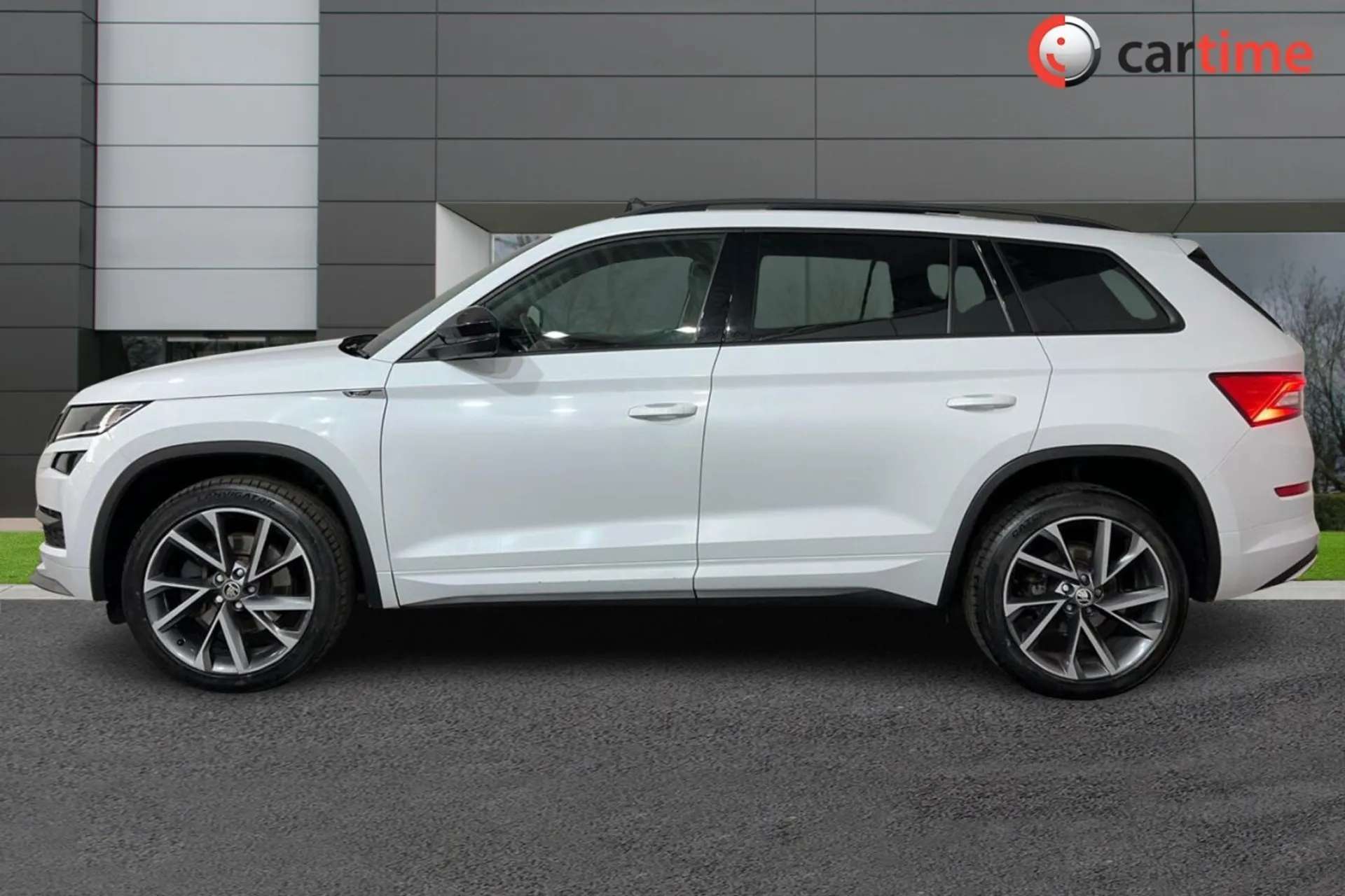 A 2020 SKODA KODIAQ 2.0 SPORTLINE TDI SCR DSG 5d 188 BHP Satellite Navigation, Panoramic Roof, Matrix Headlights, Black Sport Styling, Digital Cockpit Moon White, 20in Al A 2020 SKODA KODIAQ 2.0 SPORTLINE TDI SCR DSG 5d 188 BHP Satellite Navigation, Panoramic Roof, Matrix Headlights, Black Sport Styling, Digital Cockpit Moon White, 20in Al