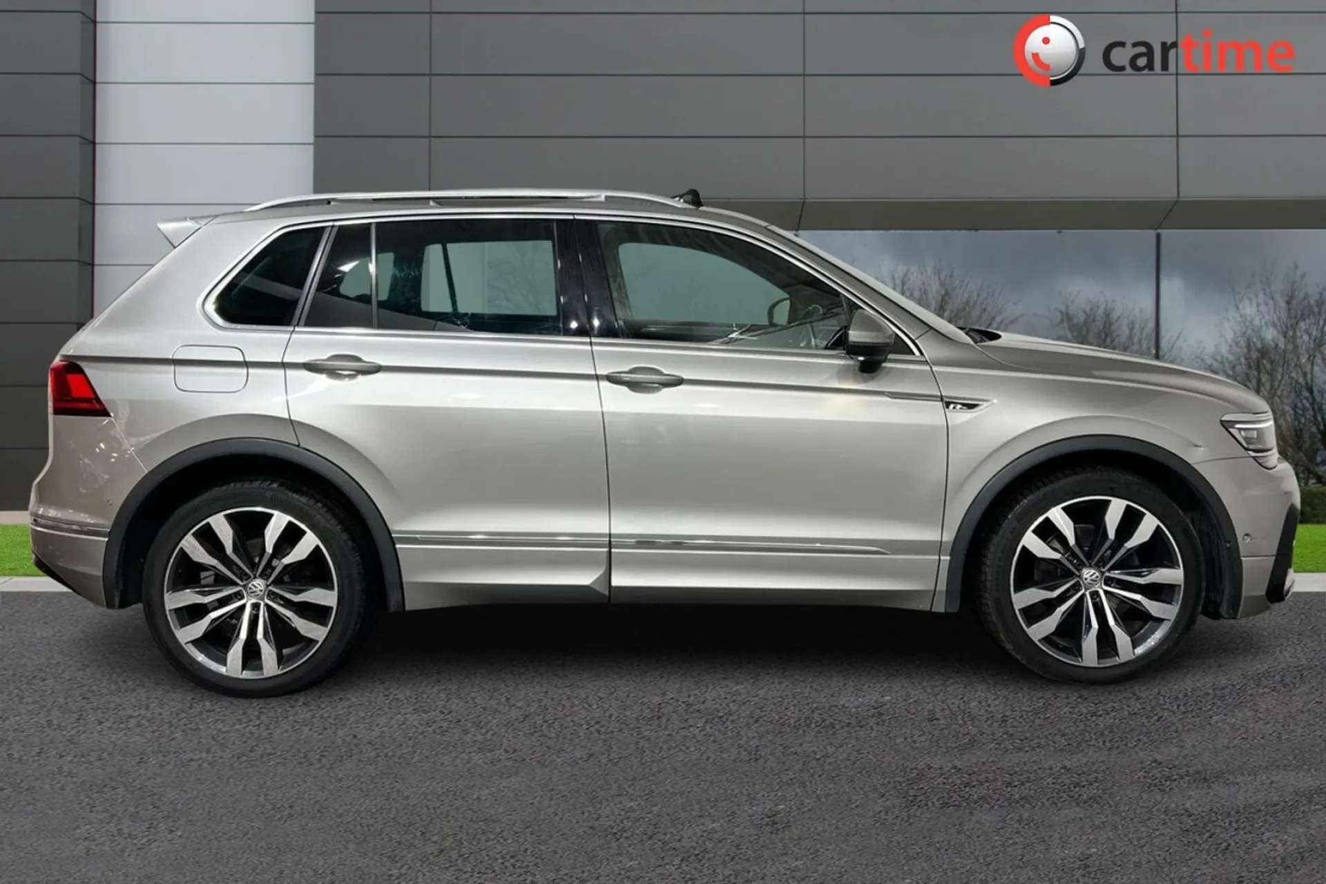 A 2020 VOLKSWAGEN TIGUAN 2.0 R-LINE TECH TDI DSG 5d AUTO 148 BHP Panoramic Roof, Digital Cockpit, Heated Seats, Parking Sensors, Car-Net App Connect Tungsten Silver, 20In Allo A 2020 VOLKSWAGEN TIGUAN 2.0 R-LINE TECH TDI DSG 5d AUTO 148 BHP Panoramic Roof, Digital Cockpit, Heated Seats, Parking Sensors, Car-Net App Connect Tungsten Silver, 20In Allo