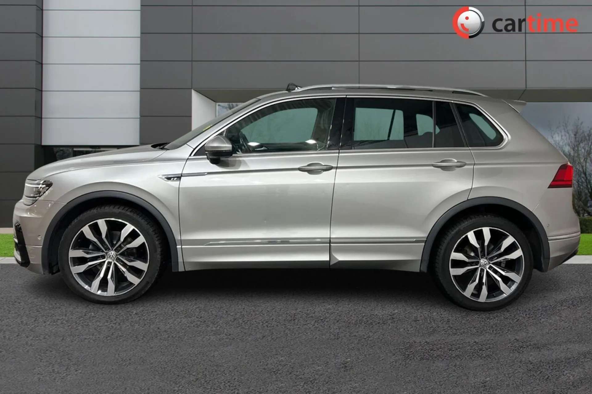 A 2020 VOLKSWAGEN TIGUAN 2.0 R-LINE TECH TDI DSG 5d AUTO 148 BHP Panoramic Roof, Digital Cockpit, Heated Seats, Parking Sensors, Car-Net App Connect Tungsten Silver, 20In Allo A 2020 VOLKSWAGEN TIGUAN 2.0 R-LINE TECH TDI DSG 5d AUTO 148 BHP Panoramic Roof, Digital Cockpit, Heated Seats, Parking Sensors, Car-Net App Connect Tungsten Silver, 20In Allo