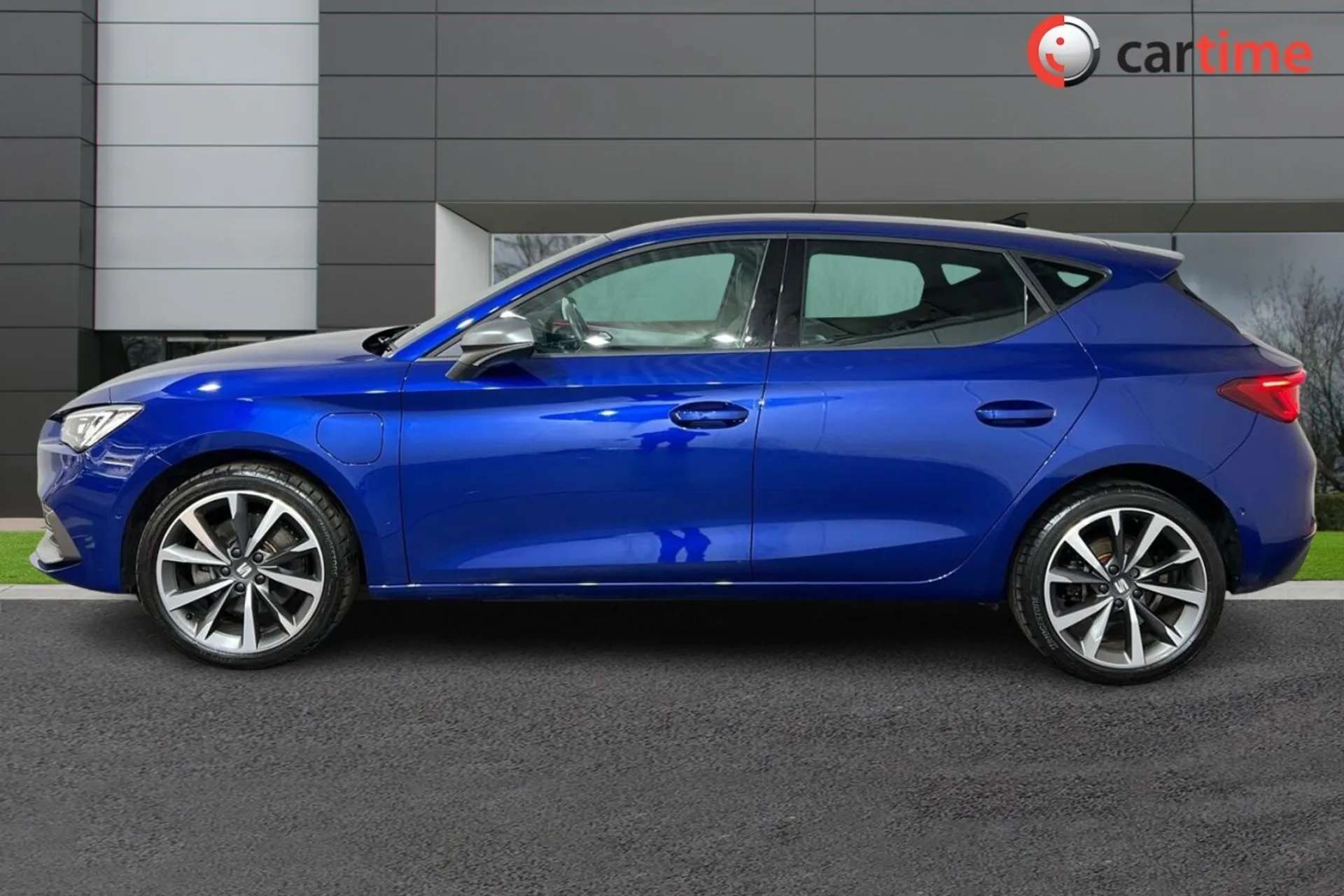 A 2021 SEAT LEON 1.4 FR SPORT DSG 5d 202 BHP Wireless Apple CarPlay, Heated Steering Wheel, Wireless Phone Charging, Digital Cockpit, Tinted Windows Mystery Blue, 18In A 2021 SEAT LEON 1.4 FR SPORT DSG 5d 202 BHP Wireless Apple CarPlay, Heated Steering Wheel, Wireless Phone Charging, Digital Cockpit, Tinted Windows Mystery Blue, 18In