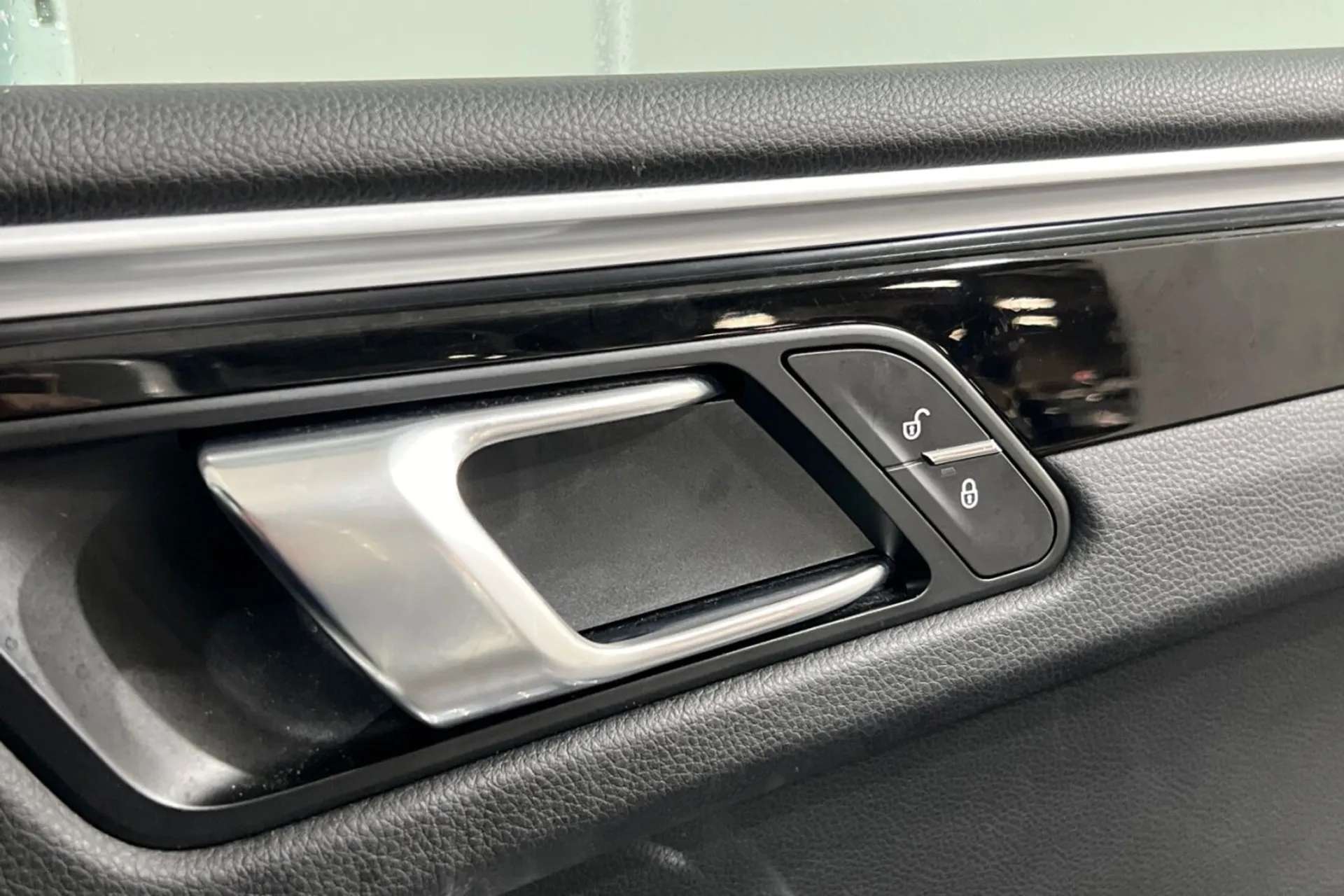 2018 PORSCHE MACAN 2018 PORSCHE MACAN