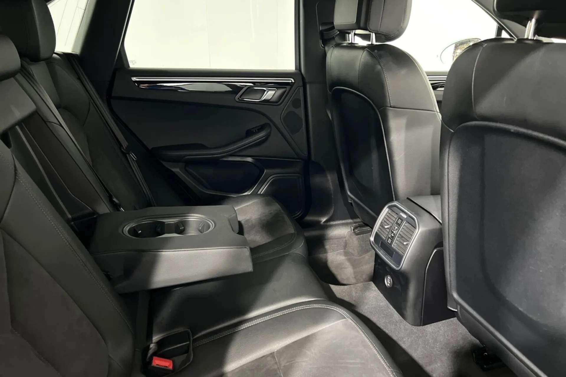 2018 PORSCHE MACAN 2018 PORSCHE MACAN