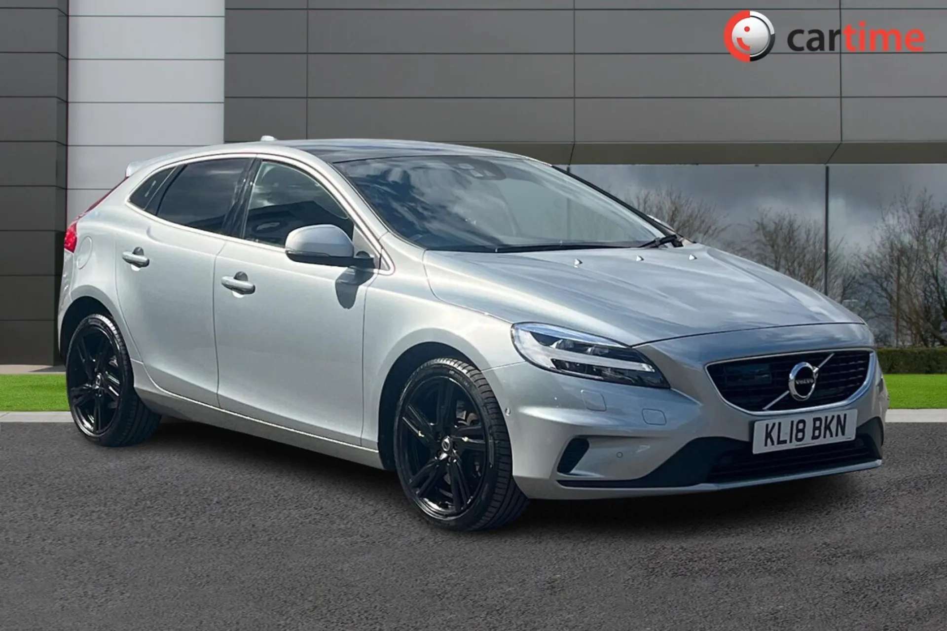 2018 VOLVO V40 2018 VOLVO V40