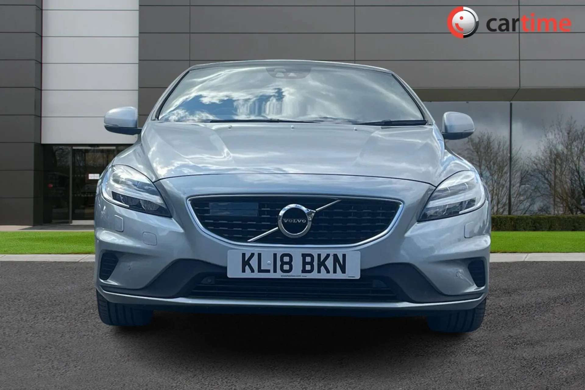 2018 VOLVO V40 2018 VOLVO V40