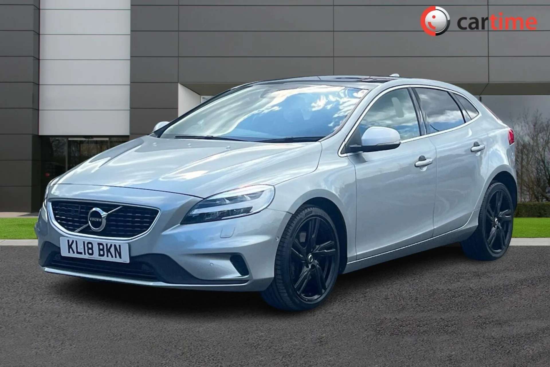 2018 VOLVO V40 2018 VOLVO V40